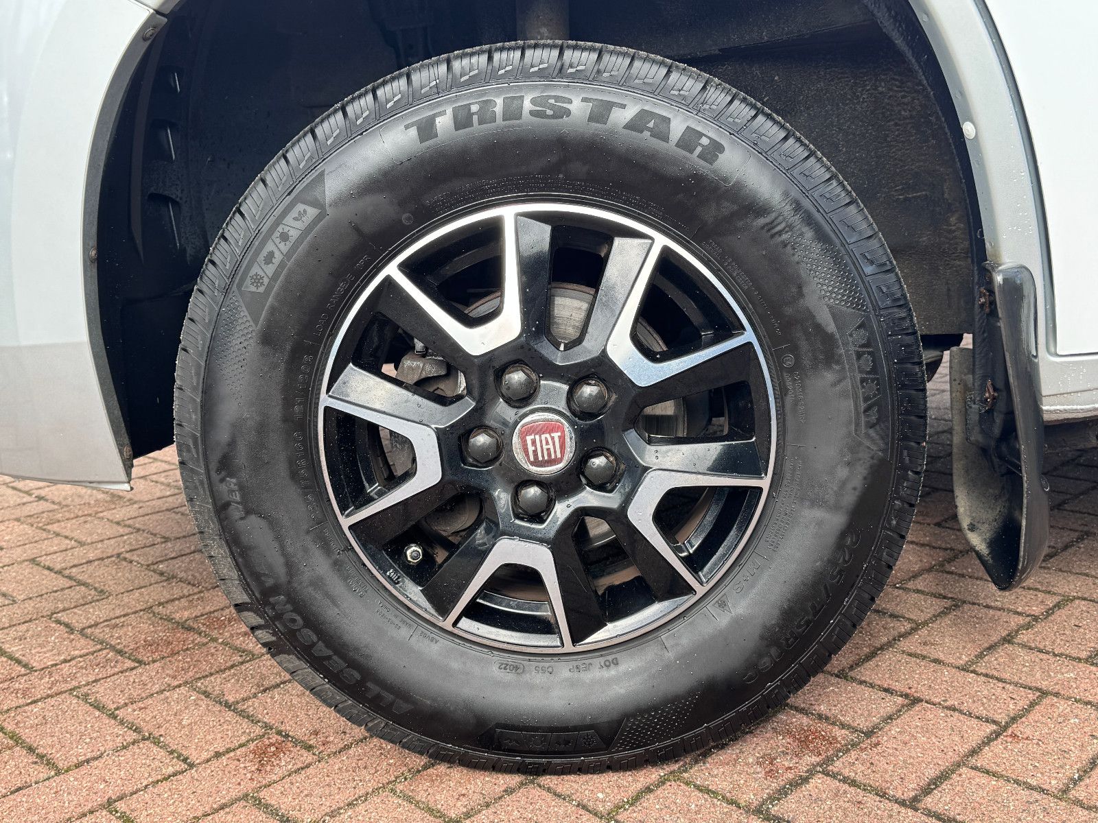 Vehicle image Miller TORONTO FIAT DUCATO SOLAR 2X TV SAT LUFTFEDER