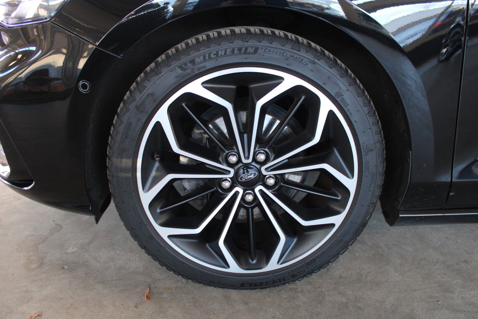 Fahrzeugabbildung Ford Focus 134kW ST-Line LED NAVI CAM WinterPaket