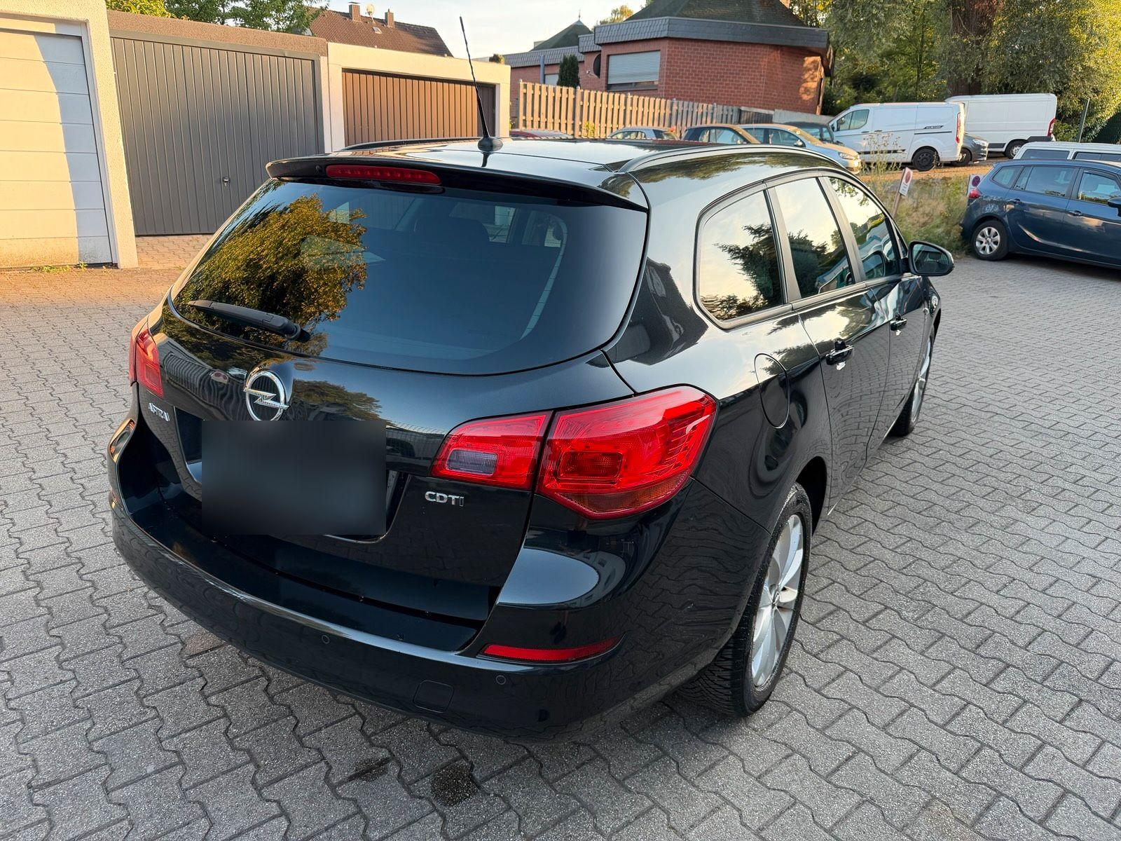 Opel Astra 2012 — photo 6