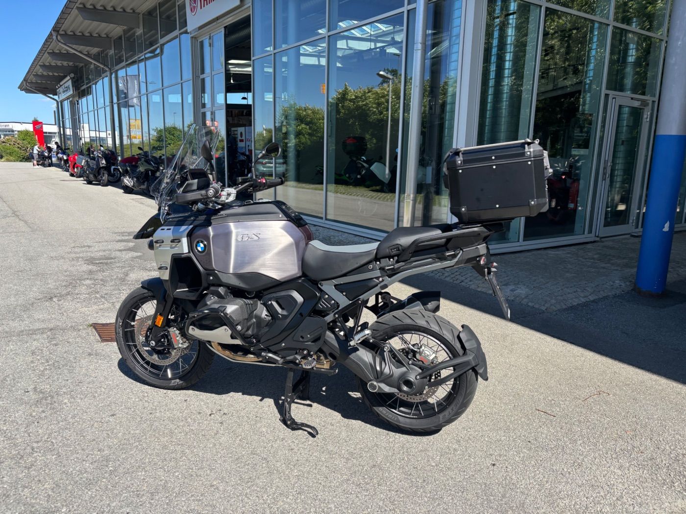 Fahrzeugabbildung BMW R 1300 GS Adventure Triple Black Dynamik-Paket