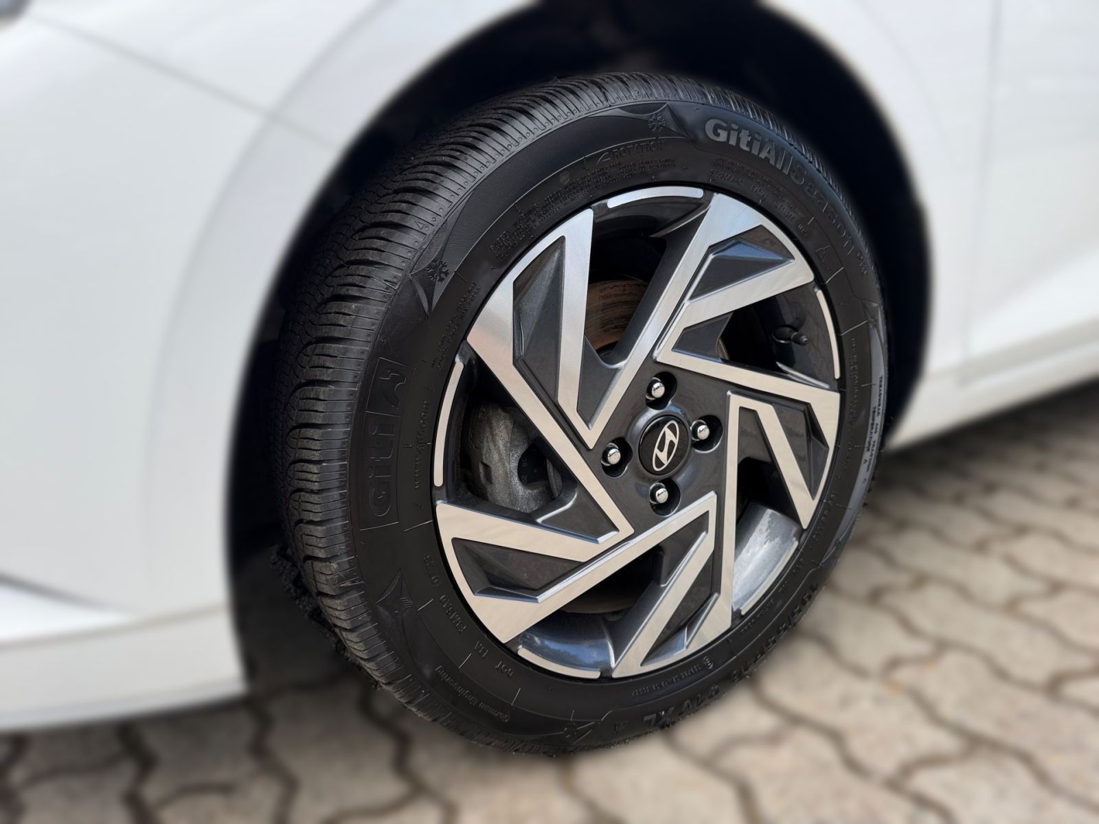 Fahrzeugabbildung Hyundai i20 1.0 T-GDI 7-DCT Trend Navi Allwetter