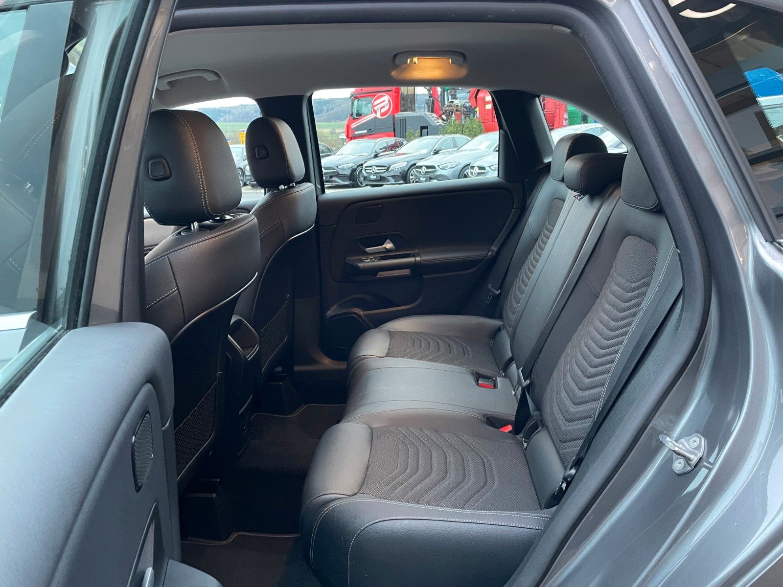 Fahrzeugabbildung Mercedes-Benz B 200 d R-Kamera+AHK+DISTR+LED+Carplay+DAB