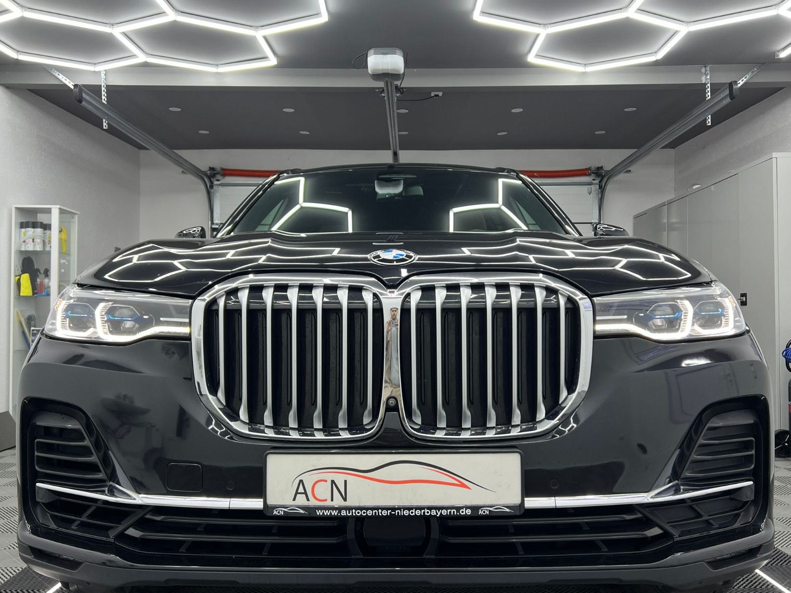 Fahrzeugabbildung BMW X7 xDrive 30d/AHK/B&W/SKYLOUNGE/MASSAGE/7-SITZER