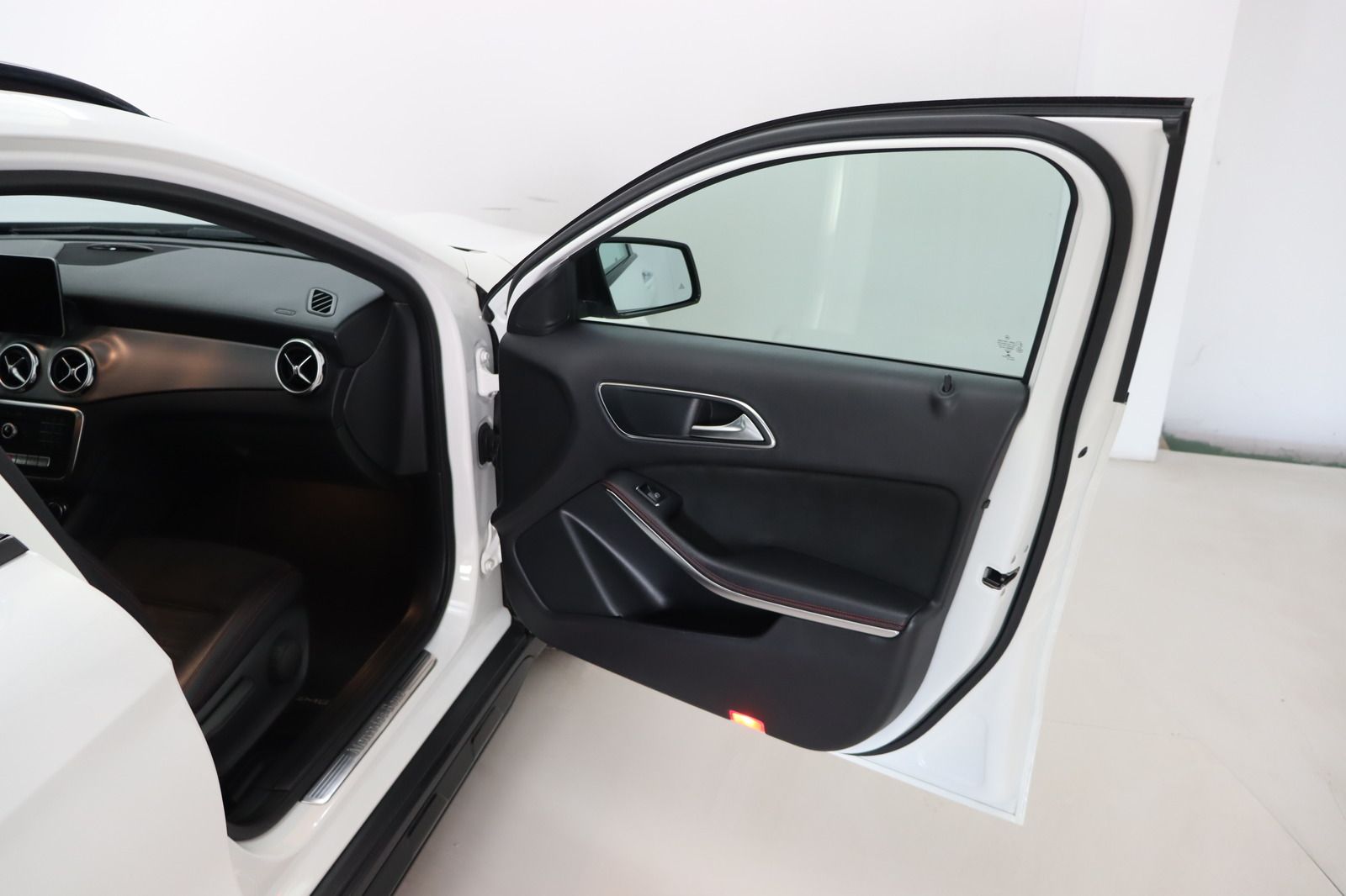 Fahrzeugabbildung Mercedes-Benz GLA 220 d AMG-line * LED * Navi * Pano
