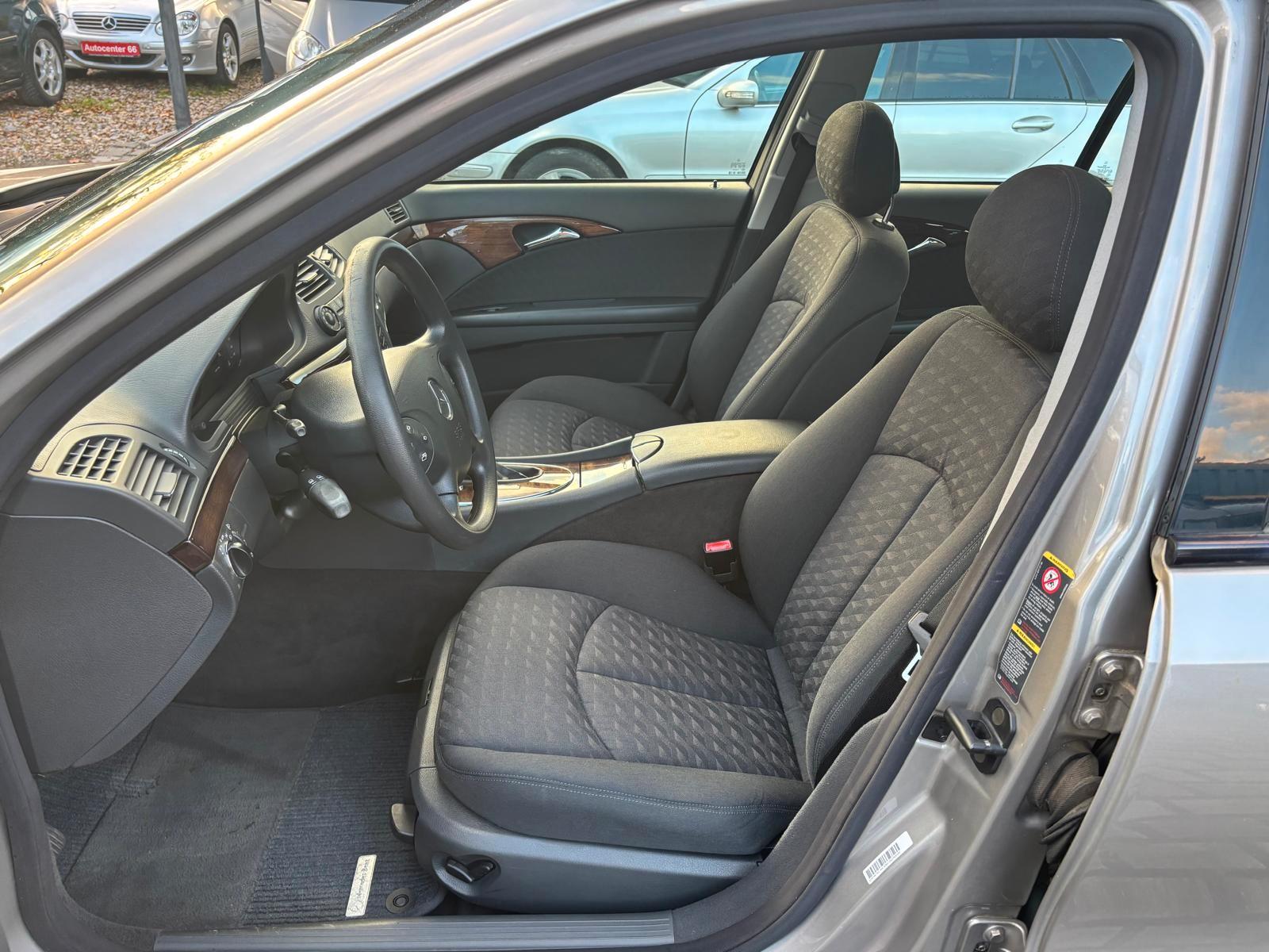 Mercedes-Benz E200 2004 — photo 11