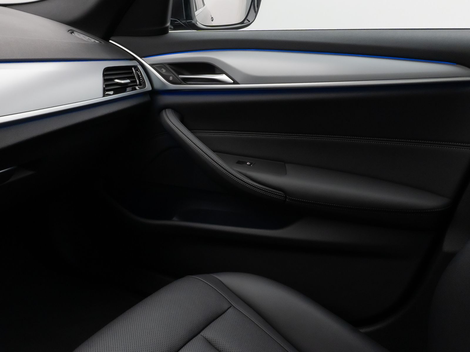 Fahrzeugabbildung BMW 520d Kamera DAB 4xKlima Leder M Sport AHK Alarm