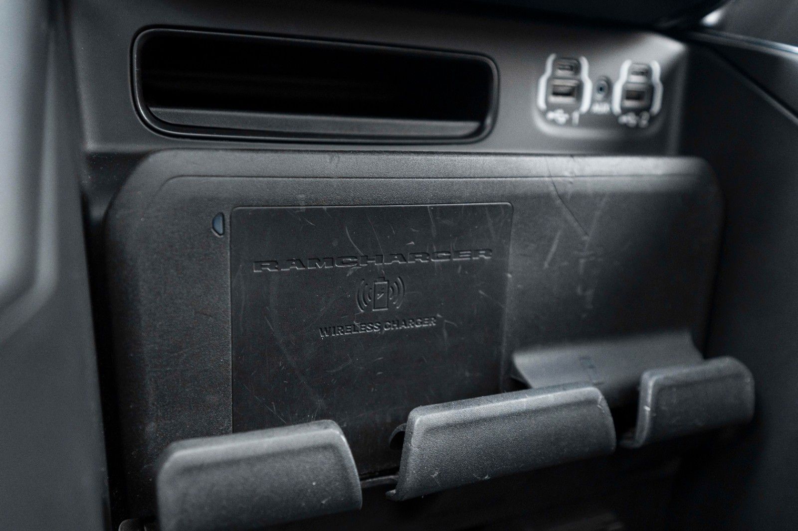 Fahrzeugabbildung Dodge RAM 5,7L Laramie CC 4X4 360° LED CARPLAY LPG AHK