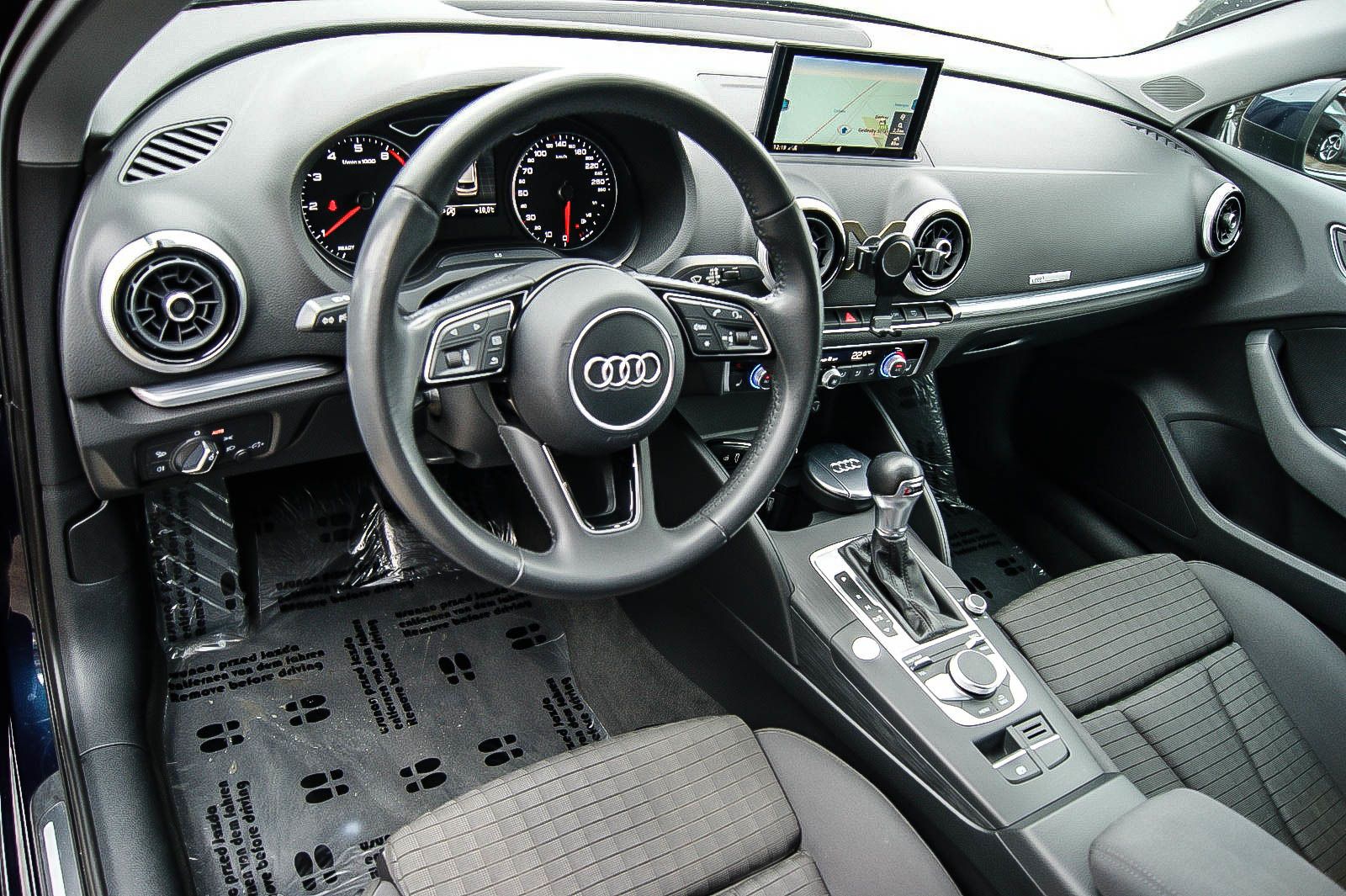Fahrzeugabbildung Audi A3 30 TFSi SPORT S-tronic XENON NAVIGATION PDC