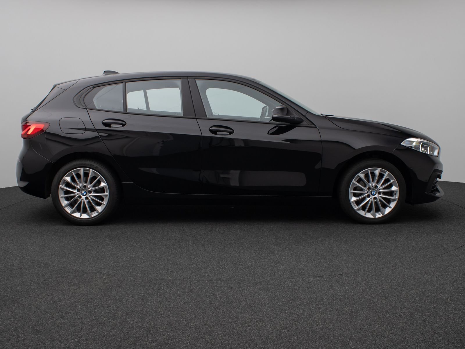 Fahrzeugabbildung BMW 118i Kamera DAB CockPitPro Geschwindigkeitsr LED