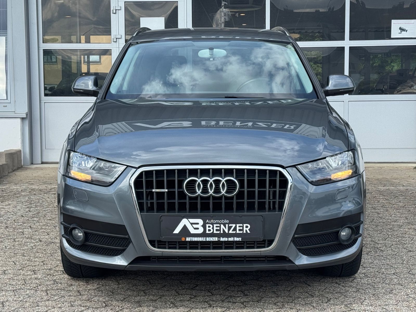 Fahrzeugabbildung Audi Q3 2.0 TDI quattro S-Tronic/SHZ/ALU/TÜV-NEU/