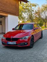 BMW 330i xDrive Sport Line Automatic - rote BMW 330