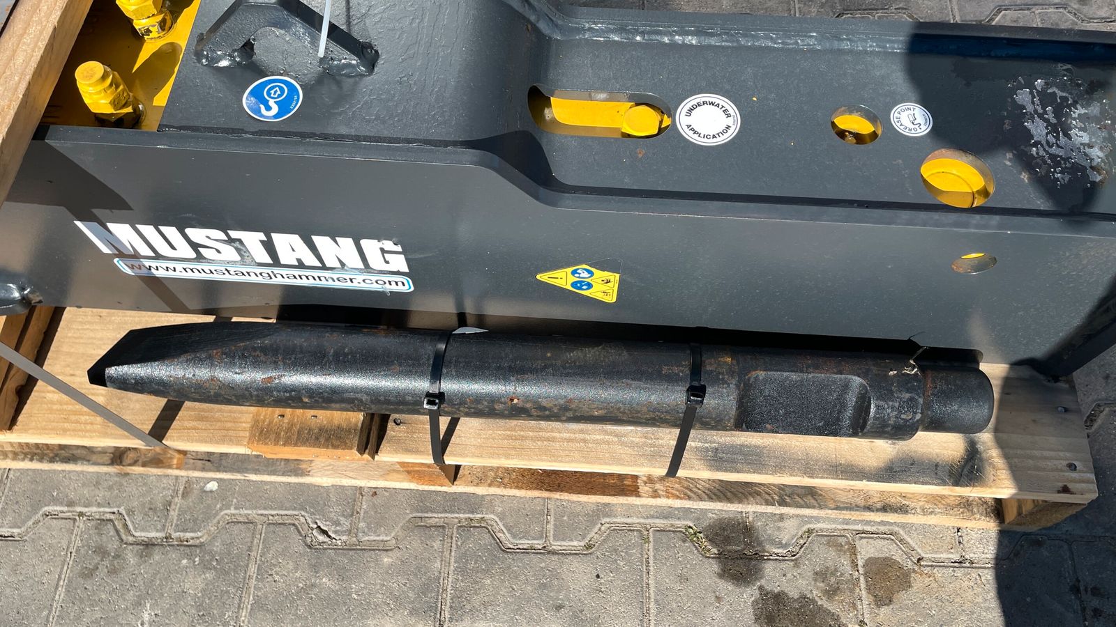 Fahrzeugabbildung Komatsu Mustang HM 702 Abbruchhammer / Abbruch