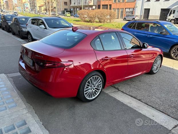 Alfa Romeo ALFA ROMEO Giulia 2.2 Turbodiesel 160 CV AT8 Bus imagem 3