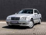 Mercedes-Benz C 240 ELEGANCE Facelift 1 Hand orig. 19000KM - Mercedes-Benz C 240: Elegance