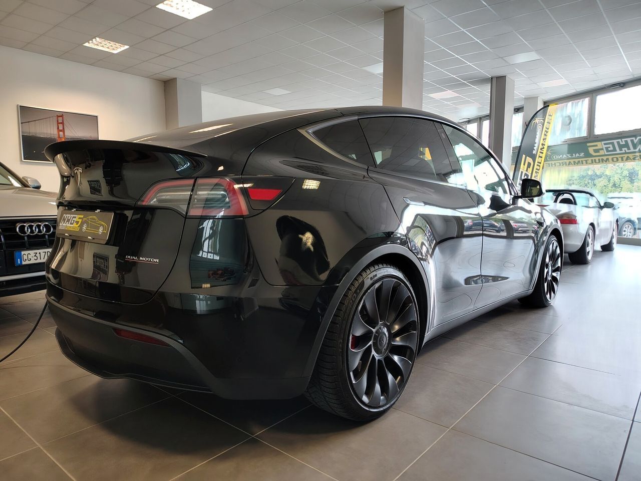 Tesla Model Y AWD Performance imagem 3