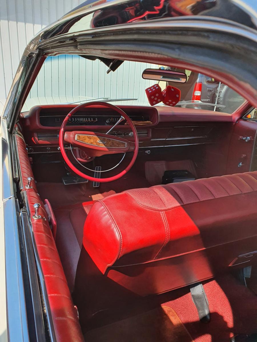 Ford LTD 4-Door Hardtop Sedan