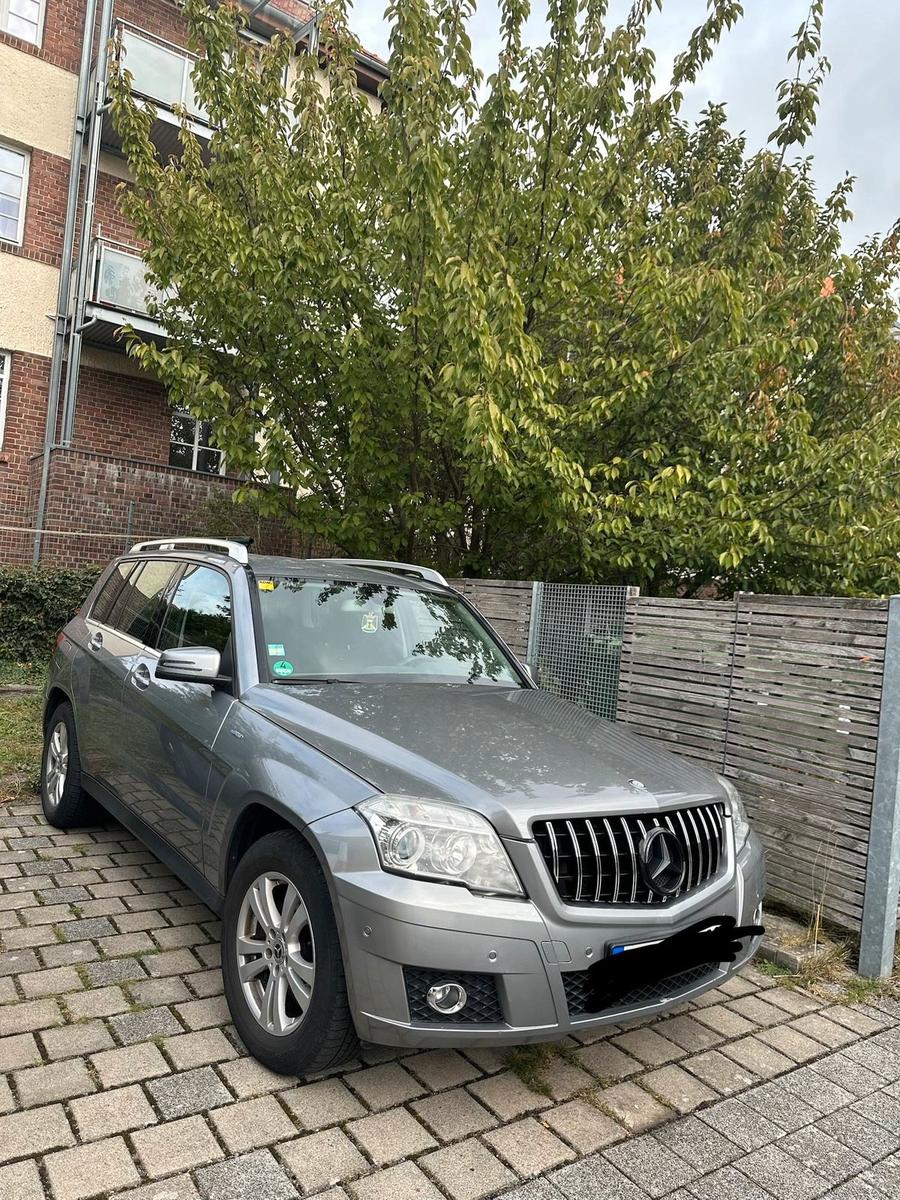 Mercedes-Benz GLK220 2011 — вигляд ззаду
