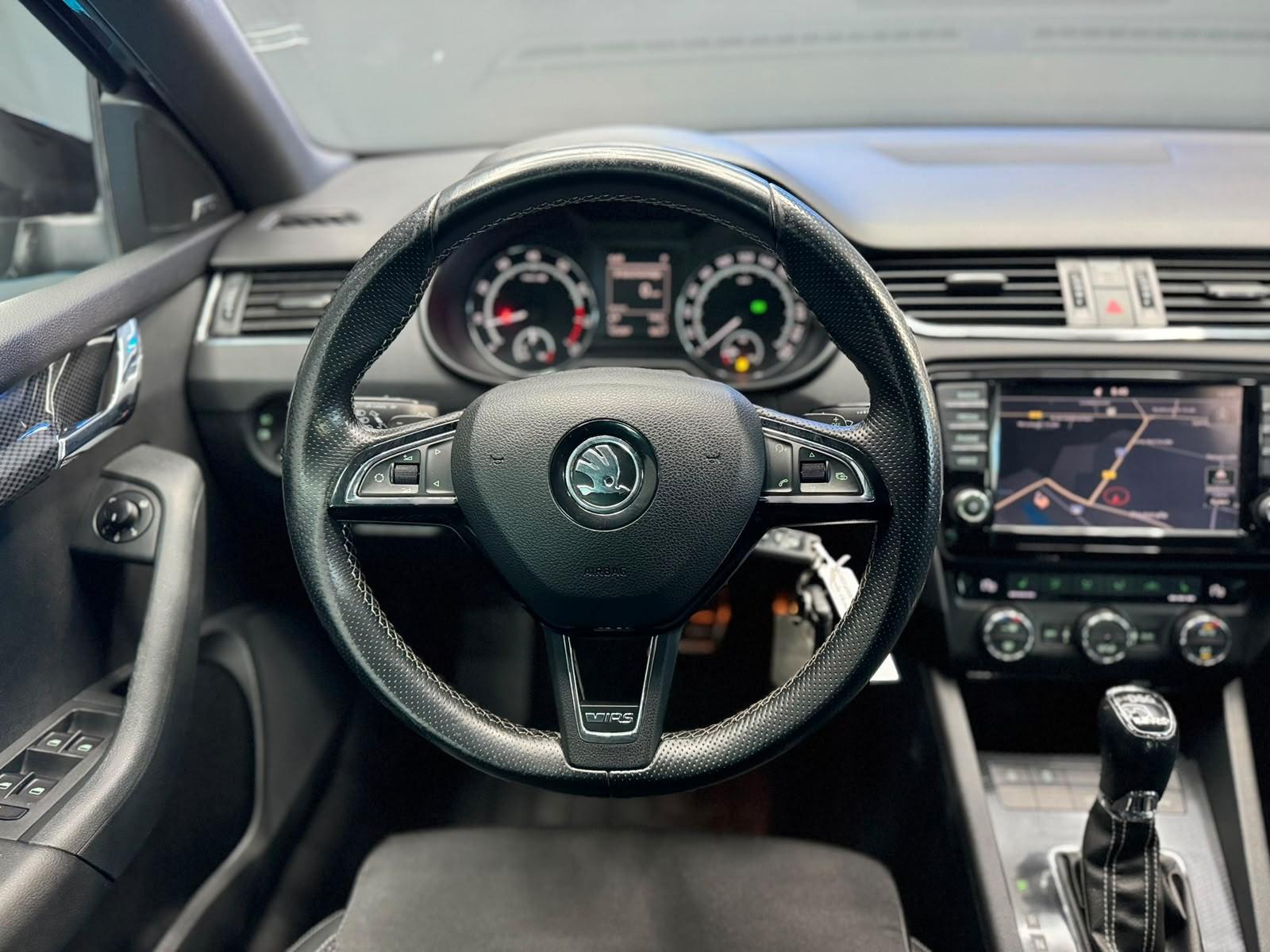 Skoda Octavia Combi RS 220 ch DSG • GPS • CarPlay • Canton • Bi-Xénon • Attelage • Hayon électrique