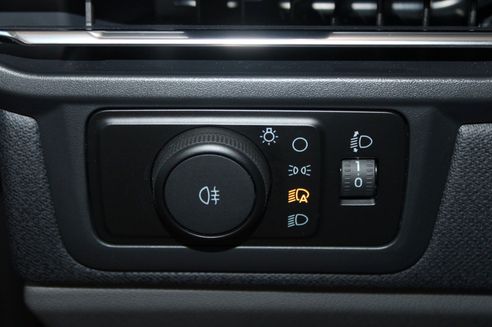 Fahrzeugabbildung Ford Tourneo Custom L1 8-Sitz Titanium Aut. Top Ausst