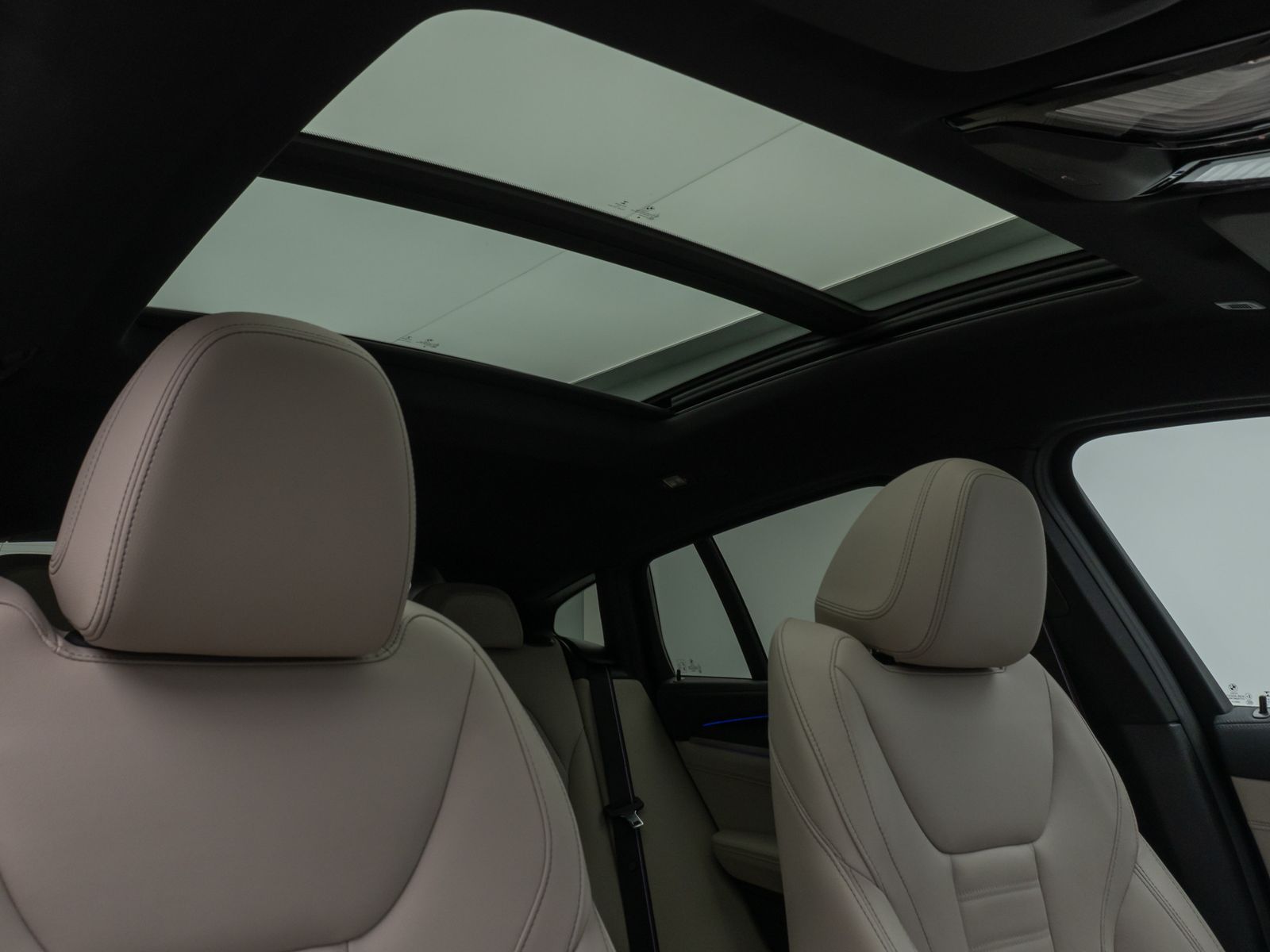 Fahrzeugabbildung BMW X4 M40i Panorama Laser Kamera HUD DAB HiFi AHK