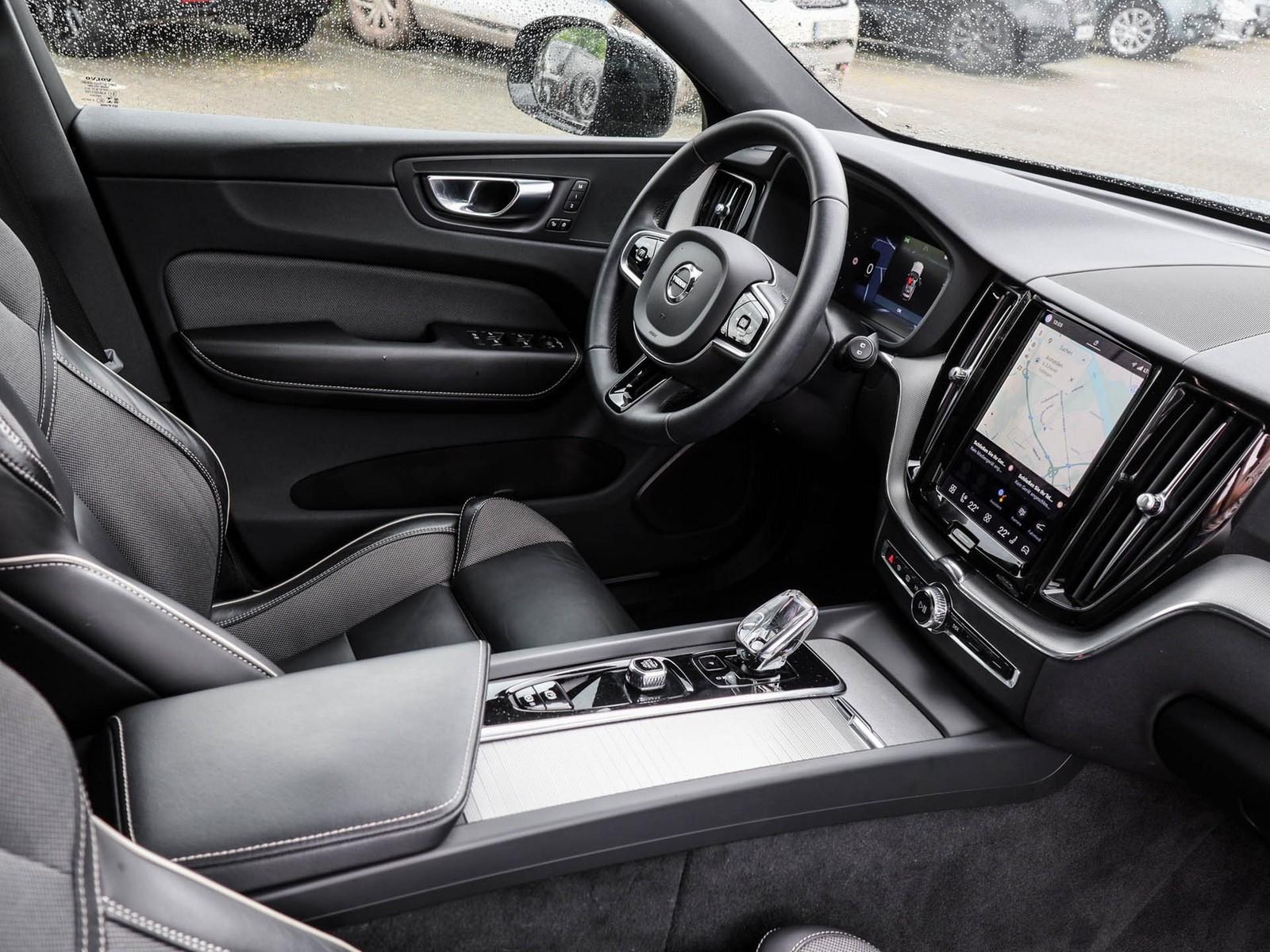 Volvo XC60 B4 Plus Dark 2WD Parkkamera 360