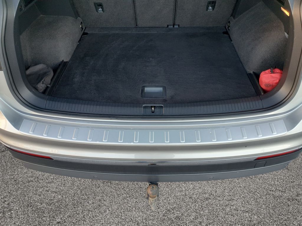 Fahrzeugabbildung Volkswagen Tiguan 2.0 TDI DSG HighlineAHZV,LED,Navi,SH