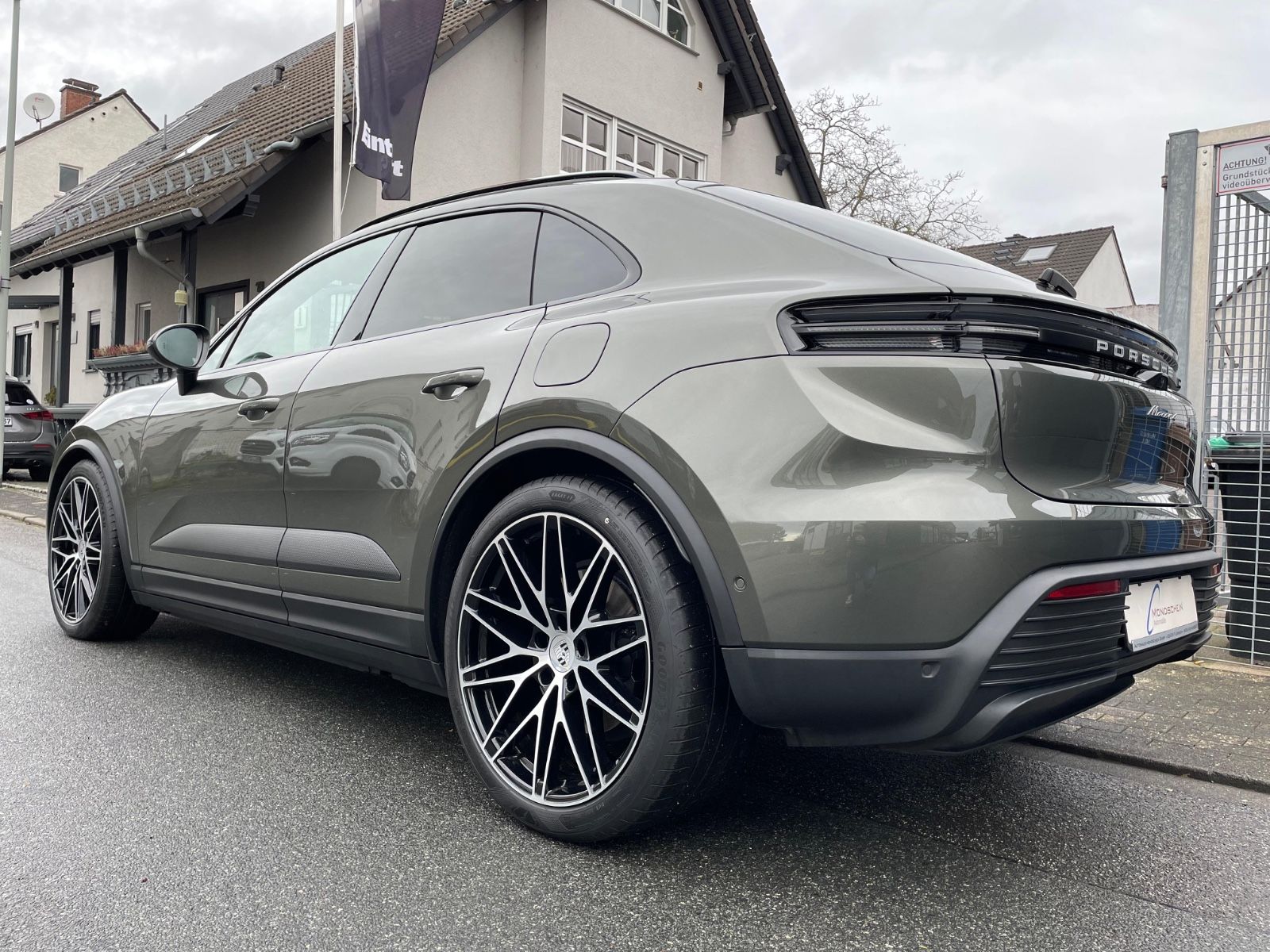 Fahrzeugabbildung Porsche Macan 4 |ACC|22"|Pano|3.Disp|SportChrono|PASM|