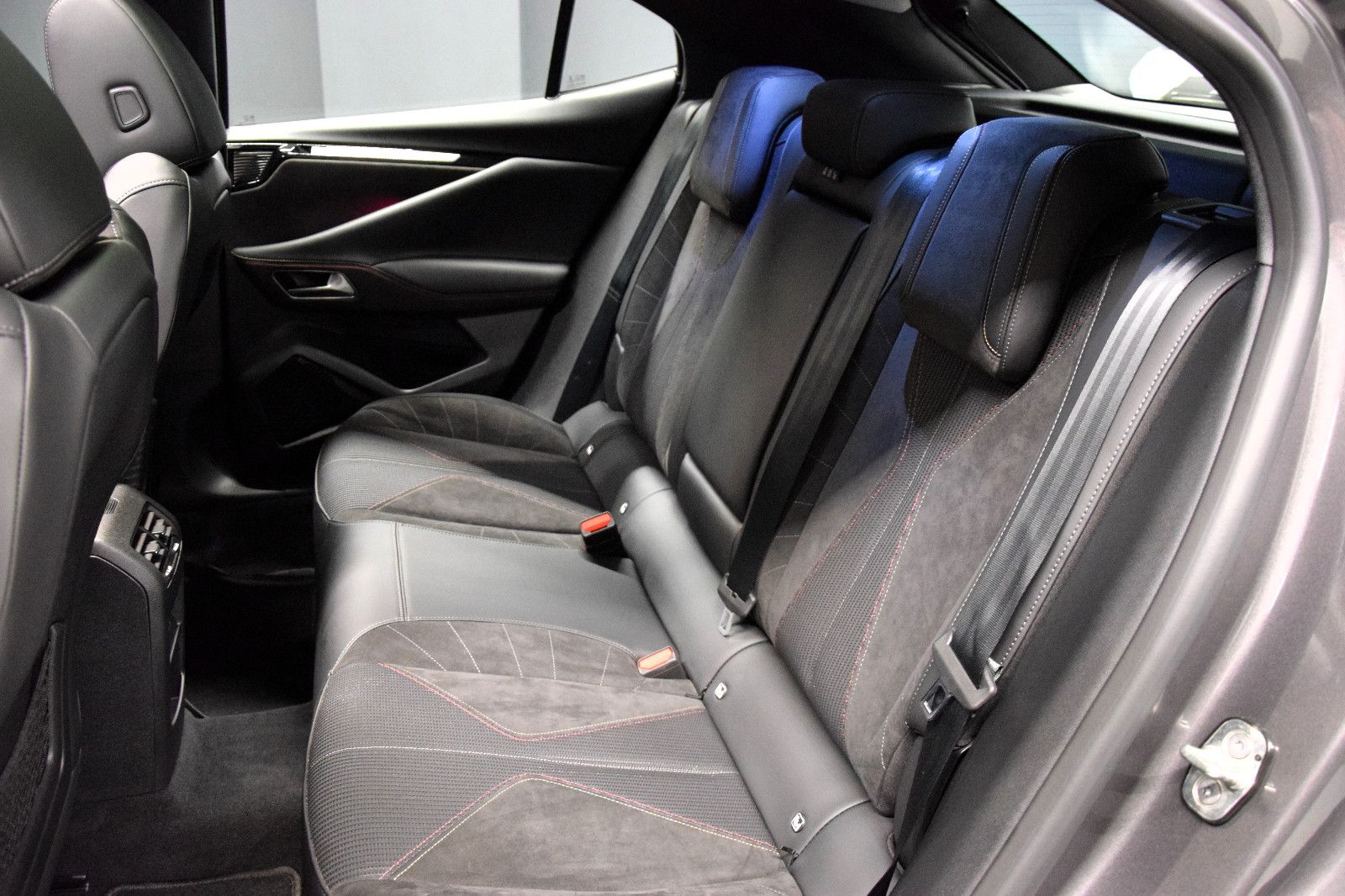 Fahrzeugabbildung DS Automobiles DS4 Performance Line Pano Sitzheizung