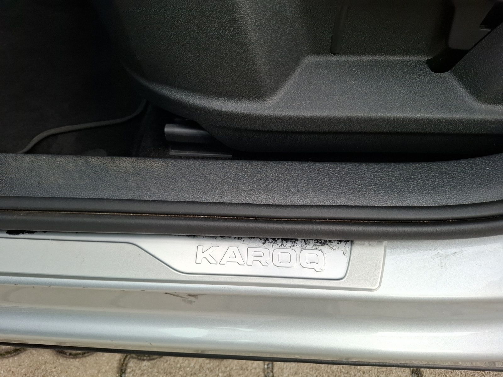 Fahrzeugabbildung SKODA Karoq TDI Drive-125 LED Navi ACC  RFK SH