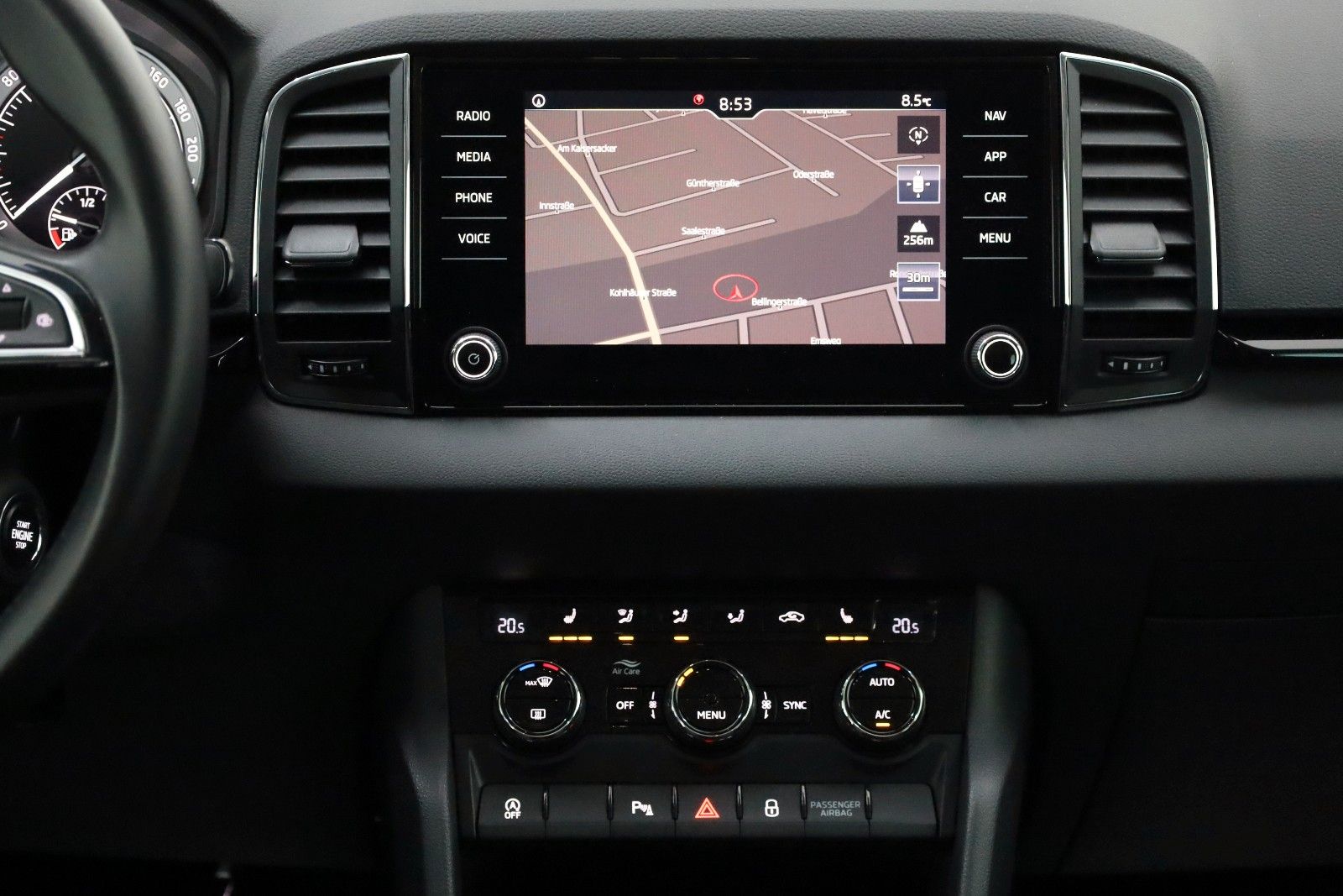 Fahrzeugabbildung SKODA Karoq Style Navi,LED,Kamera,SH,PDC,SR+WR,AHK