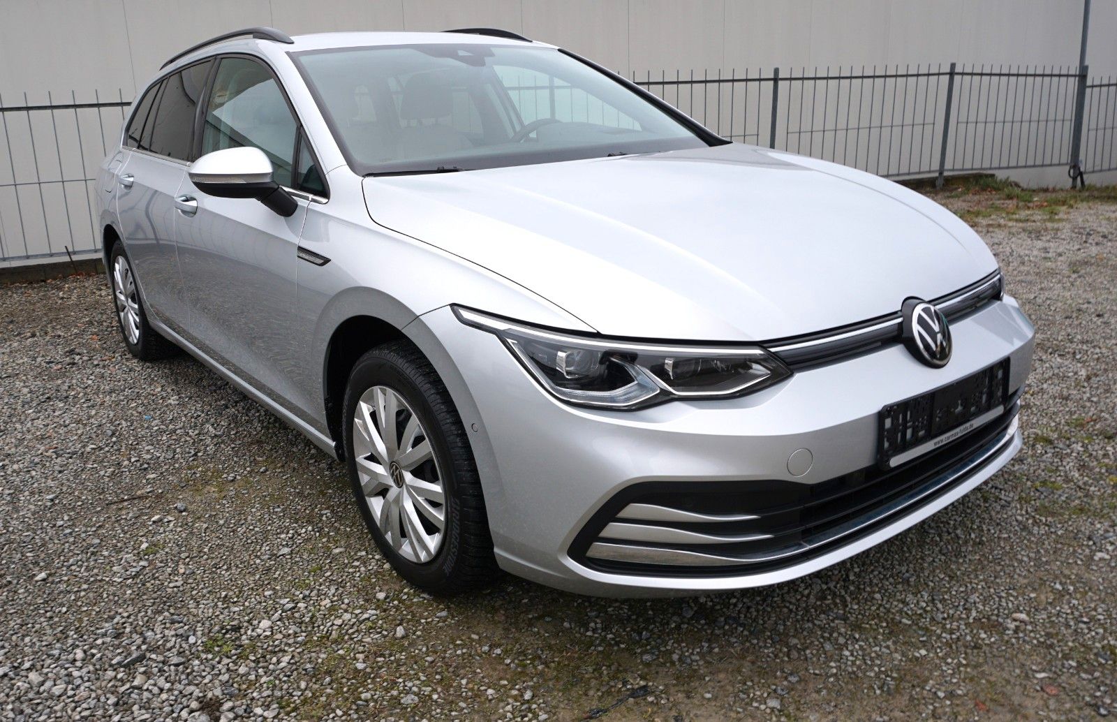 Fahrzeugabbildung Volkswagen Golf VIII Variant Style, Navi,LED,HUD,Kamera +WR