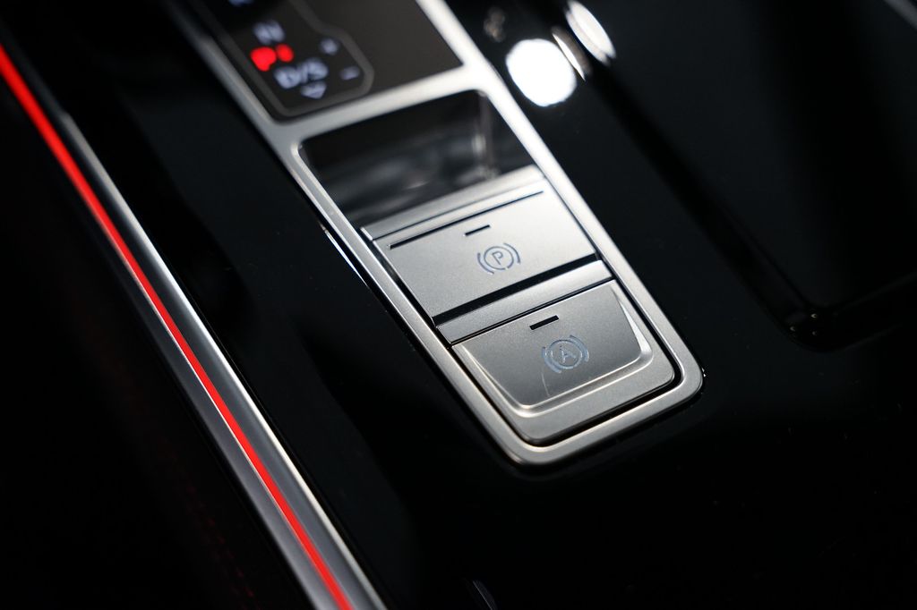 AUDI RS6 performance | RS-Designpaket+ | Pano | HuD AUDI RS6 performance | RS-Designpaket+ | Pano | HuD