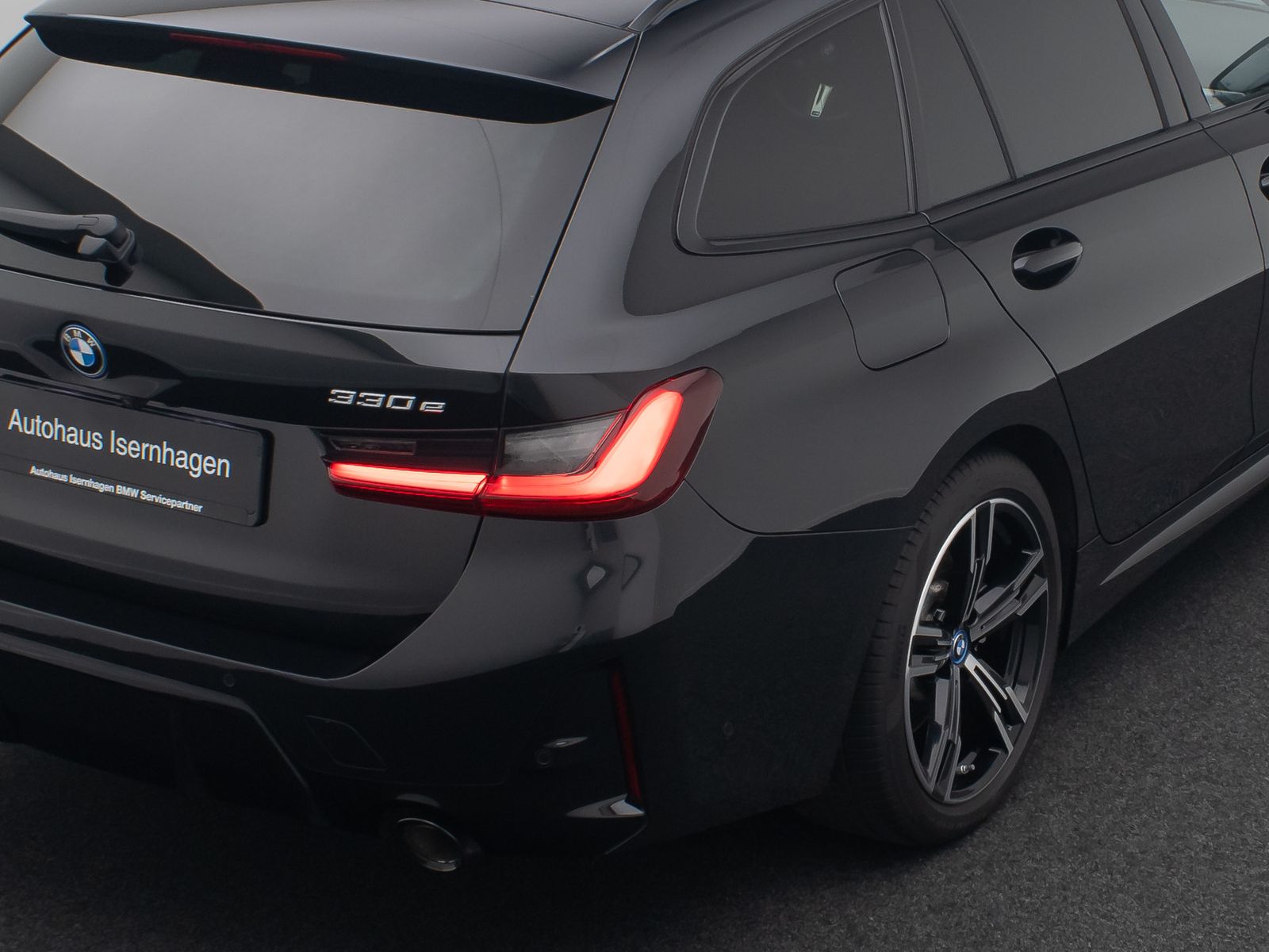 Fahrzeugabbildung BMW 330e xD M Sport HUD DAB Kamera Komfort 18Zoll