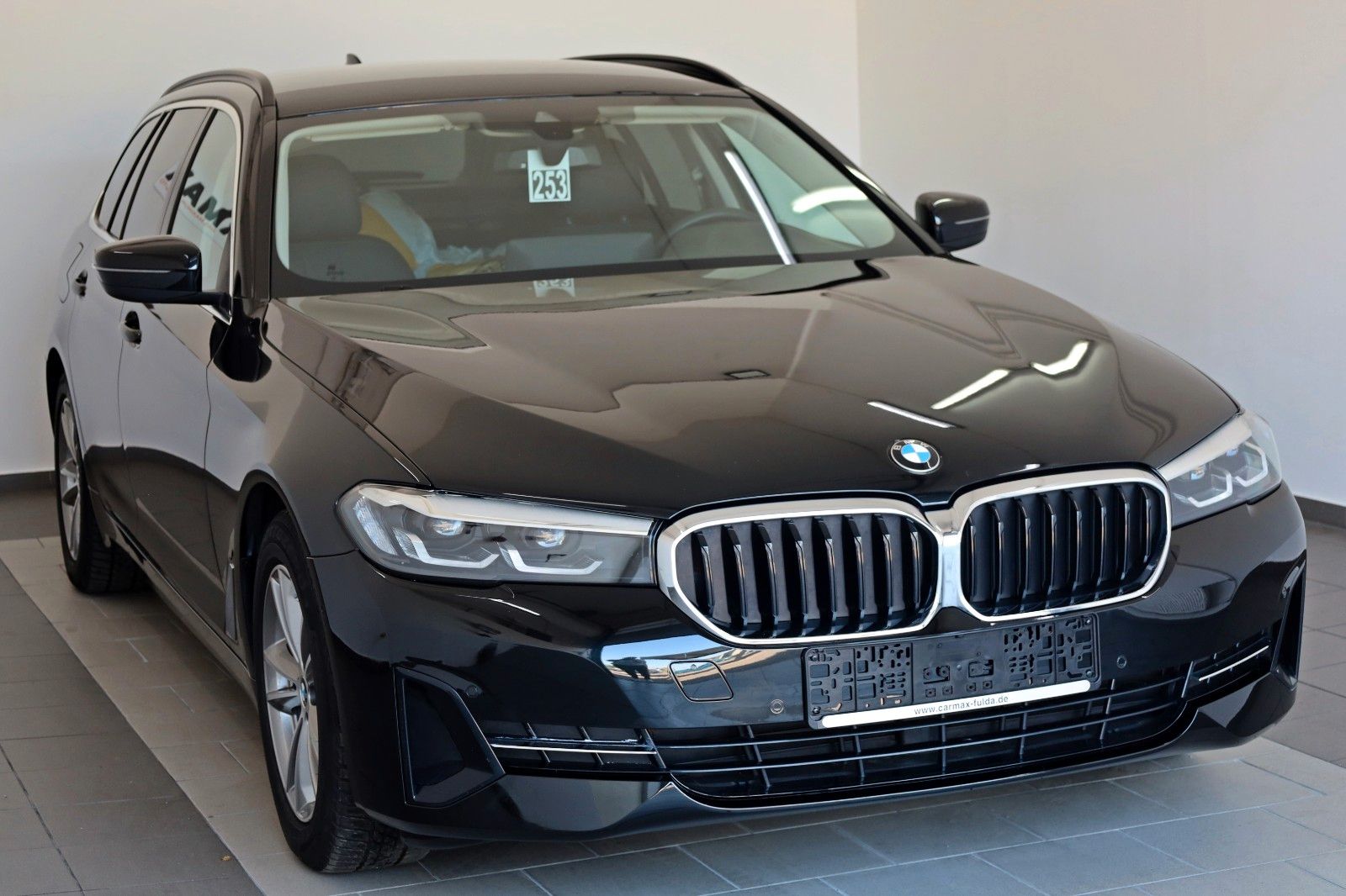 Fahrzeugabbildung BMW 520d xDrive Touring Leder,Navi,LED,Kamera,SH+Sta