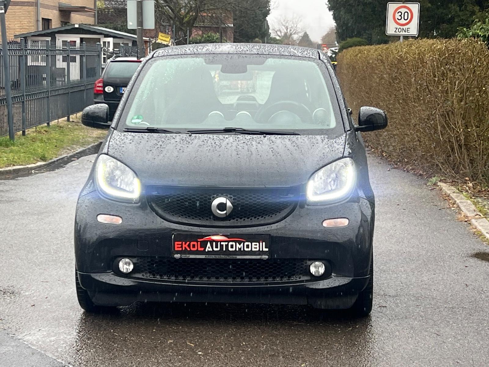 Smart ForTwo coup Basis 66 kW Leder Kamera CarPlayEU6