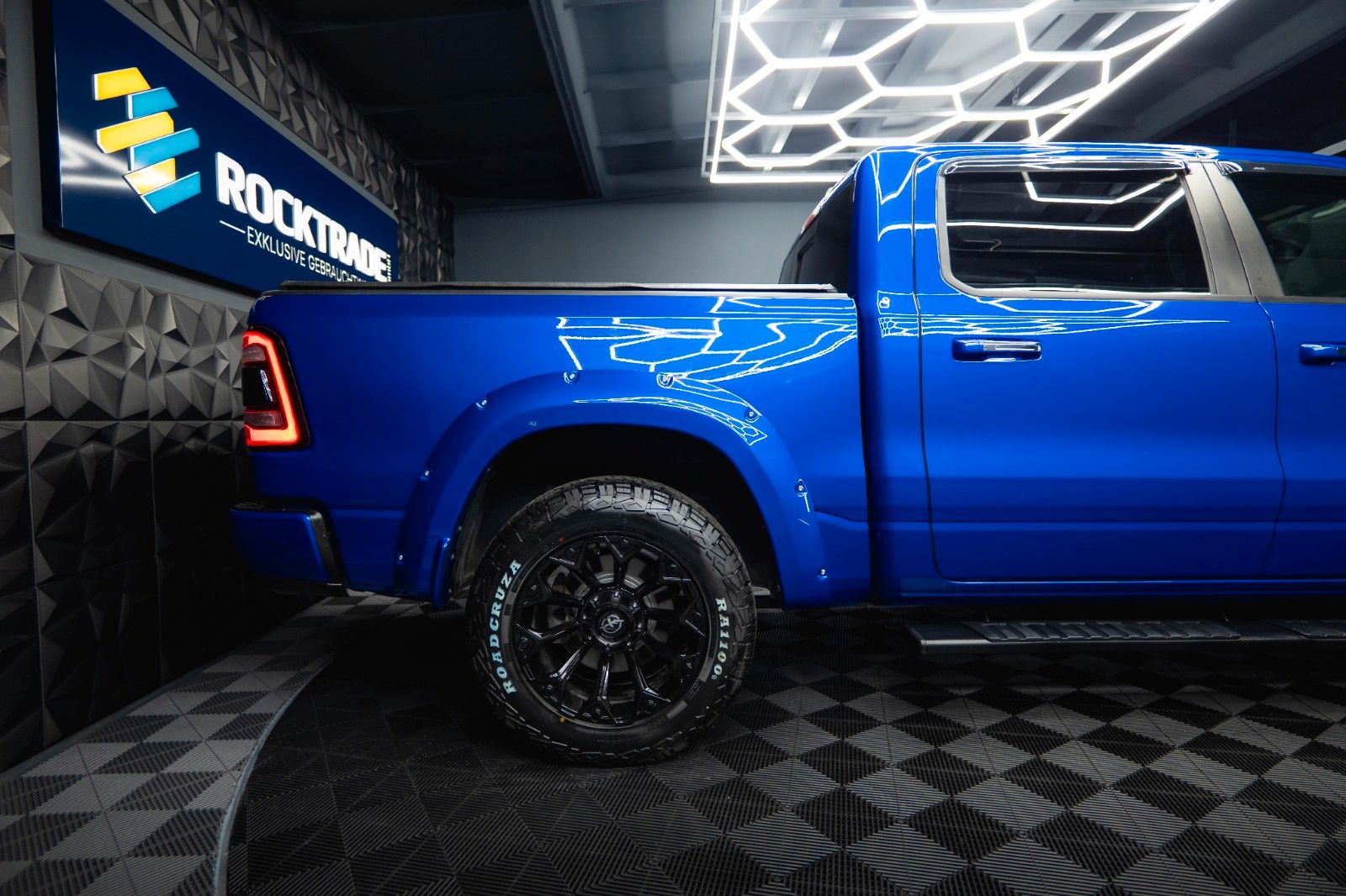 Fahrzeugabbildung Dodge RAM 5.7 V8 HEMI 4x4 OFFROAD Night Limited 19%