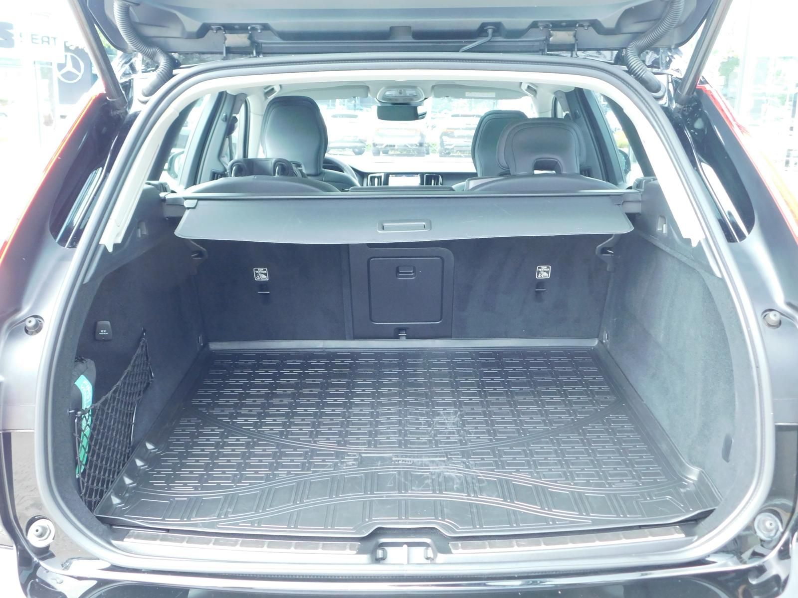 Fahrzeugabbildung Volvo XC60 B4 D Plus Dark
