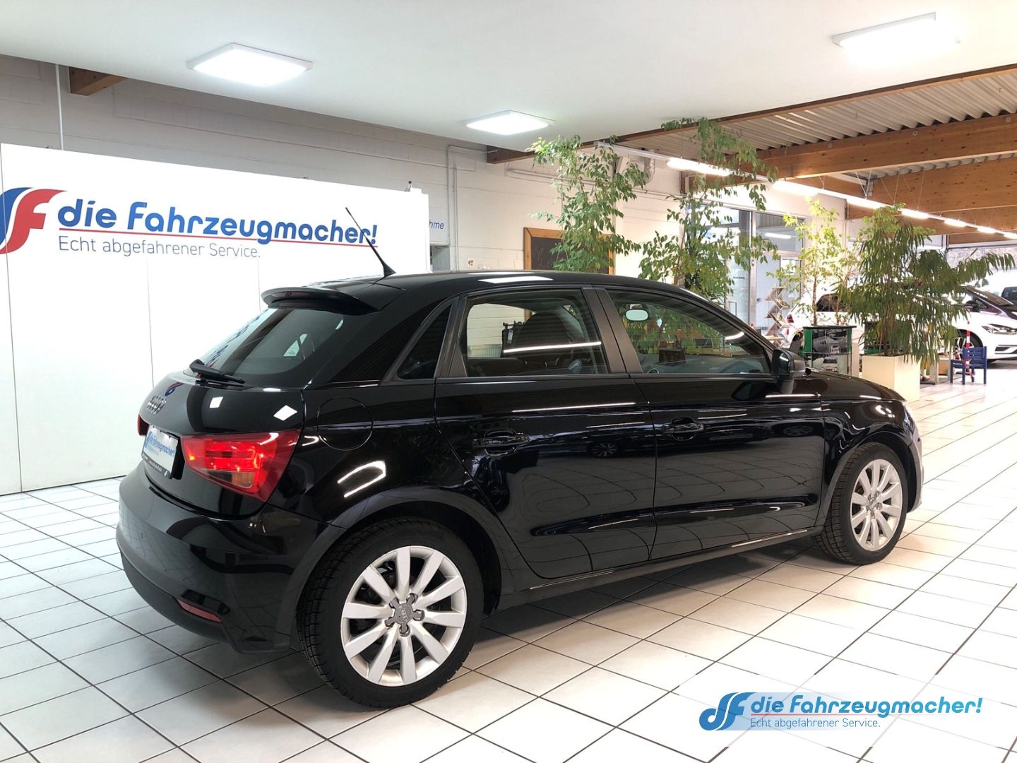 Fahrzeugabbildung Audi A1 Sportback Attraction 1.2TFSi Klimaautom SHZ P