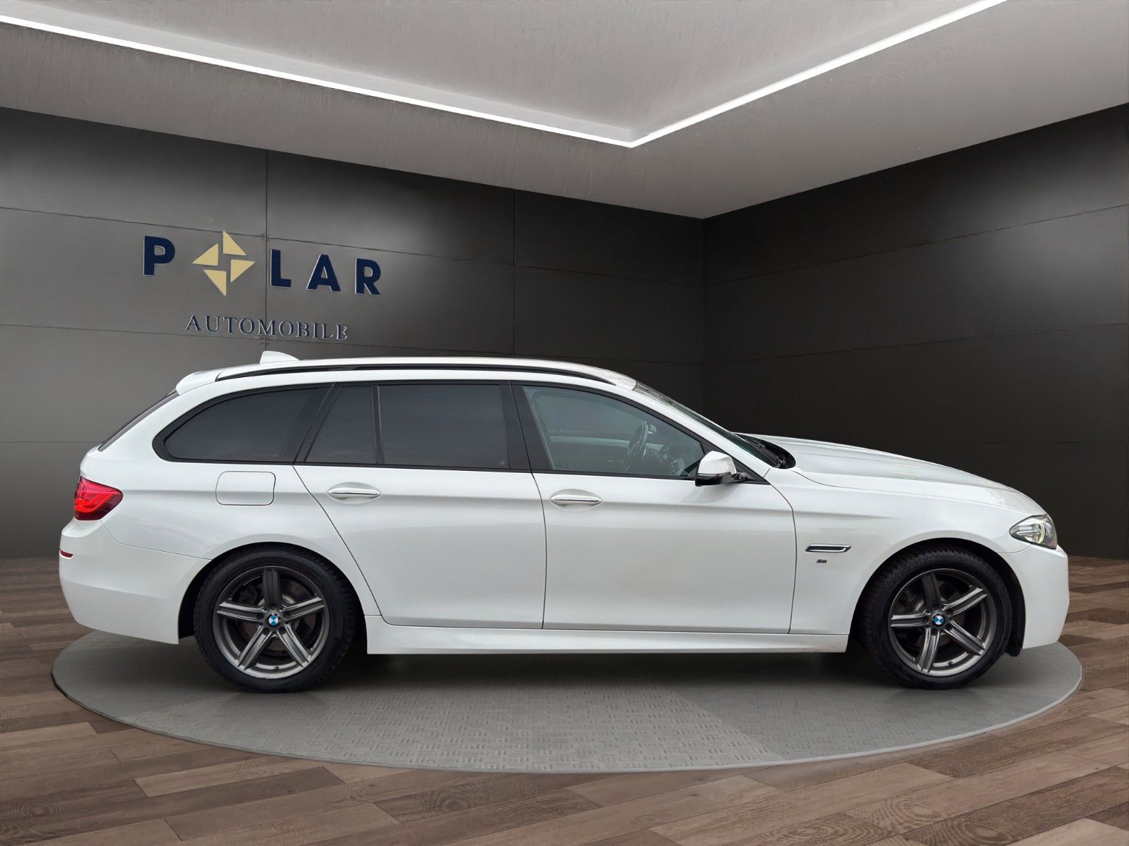 Fahrzeugabbildung BMW 520d Touring AHK/M-Paket/Head-Up/Bhz.Lenkrad/PDC