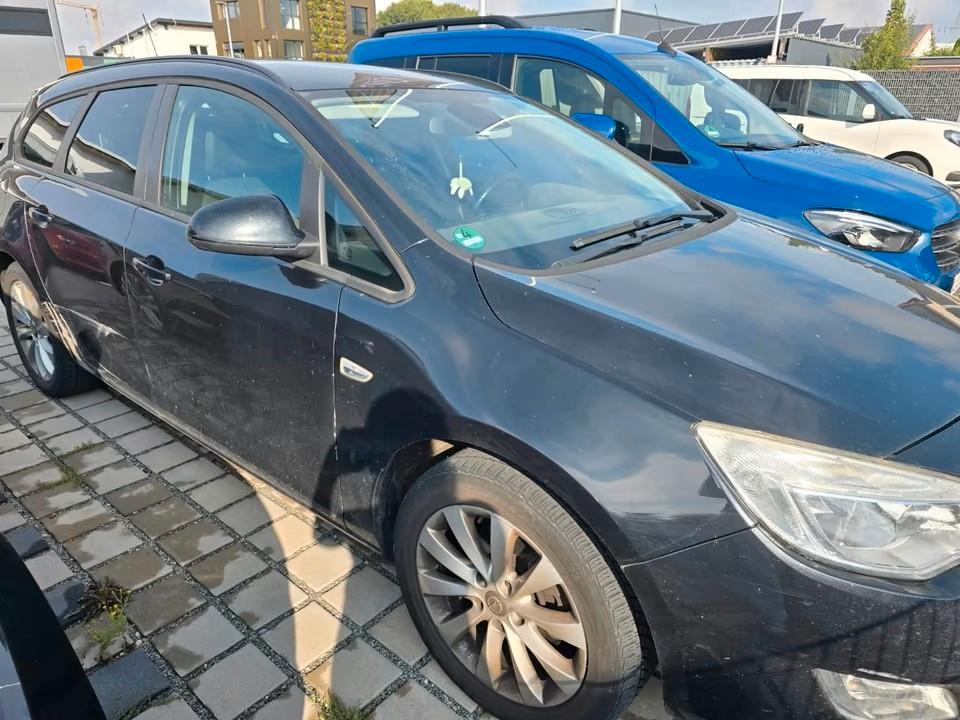 Opel Astra 2012 — engine 1.598 cm³, 110 HP (81kW)