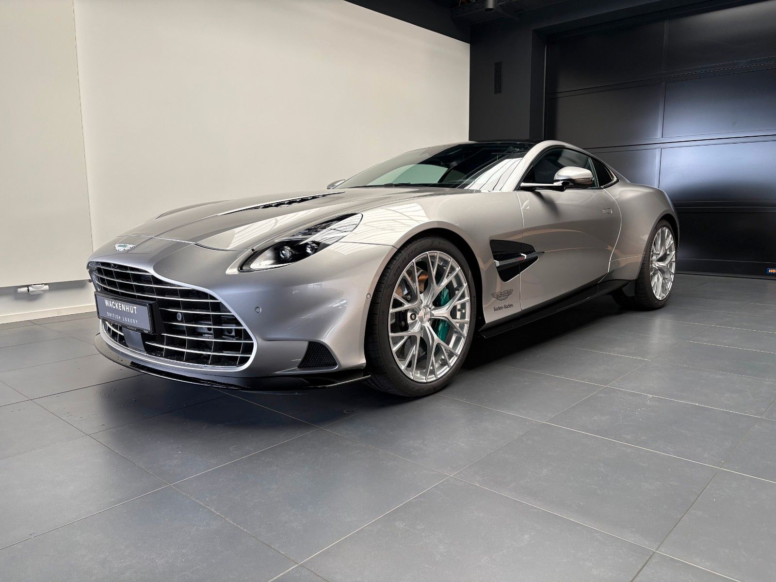 ASTON MARTIN Vanquish
