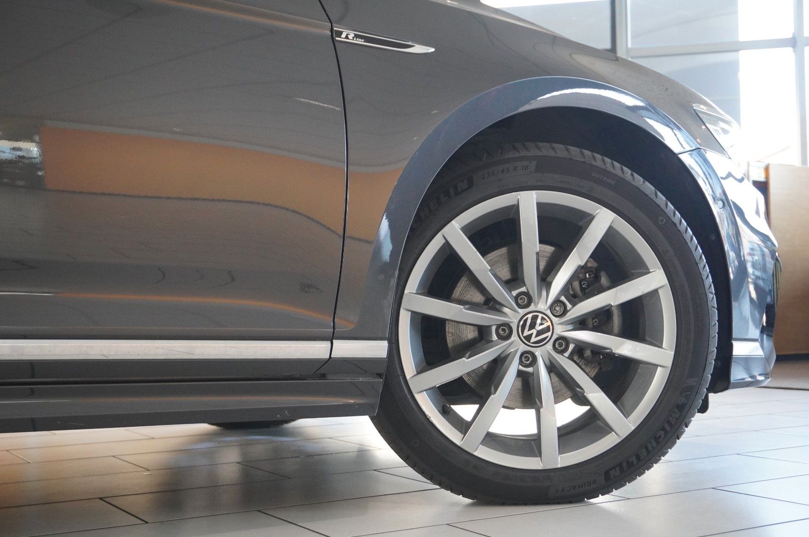 Fahrzeugabbildung Volkswagen Passat Vari. 2.0 TDI R-LINE 4M NAVI/KAMERA/AHK