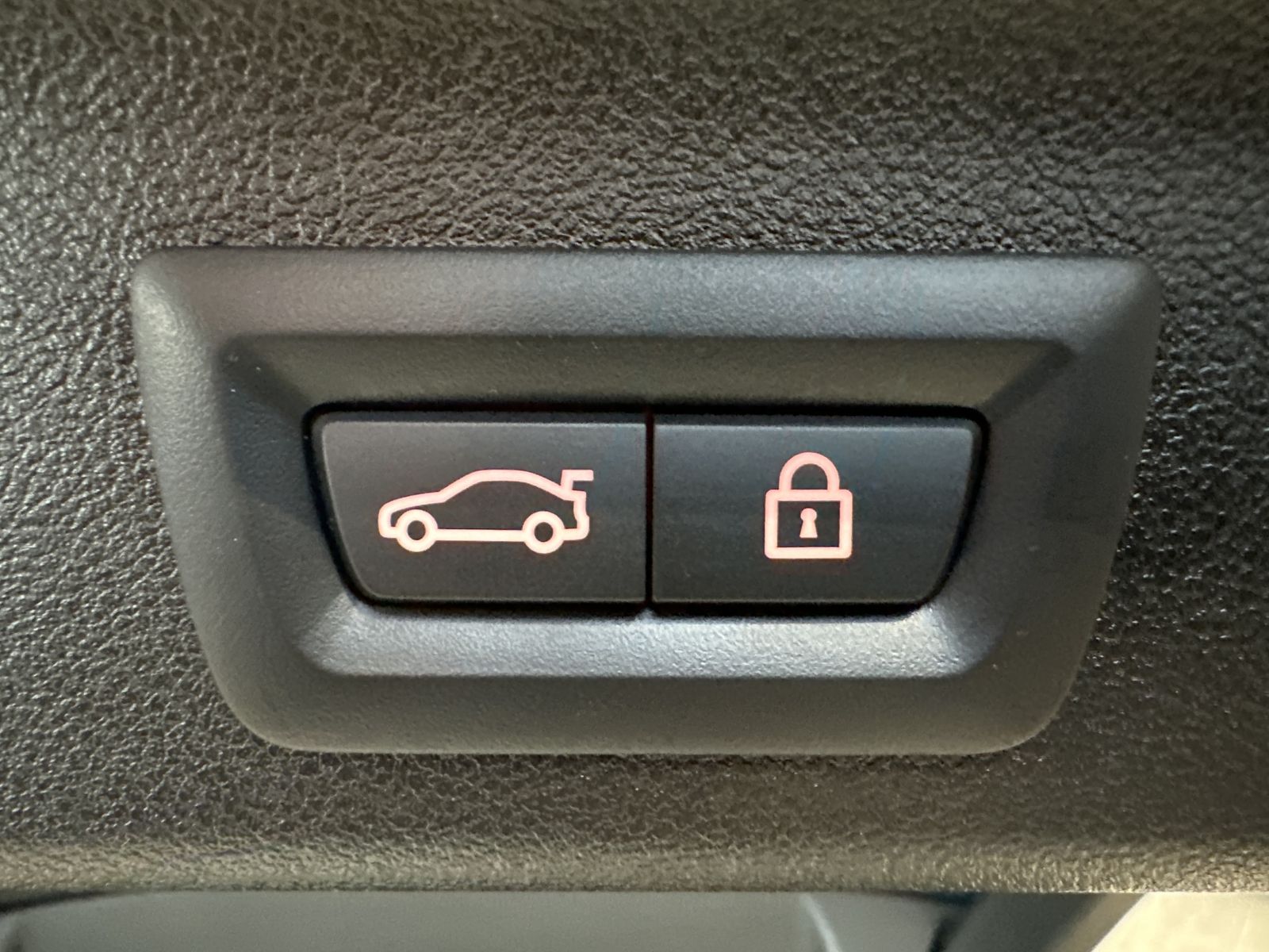 Fahrzeugabbildung BMW 530i Touring xDrive M-Sport NAV+LED+AHK+HUD+H&K