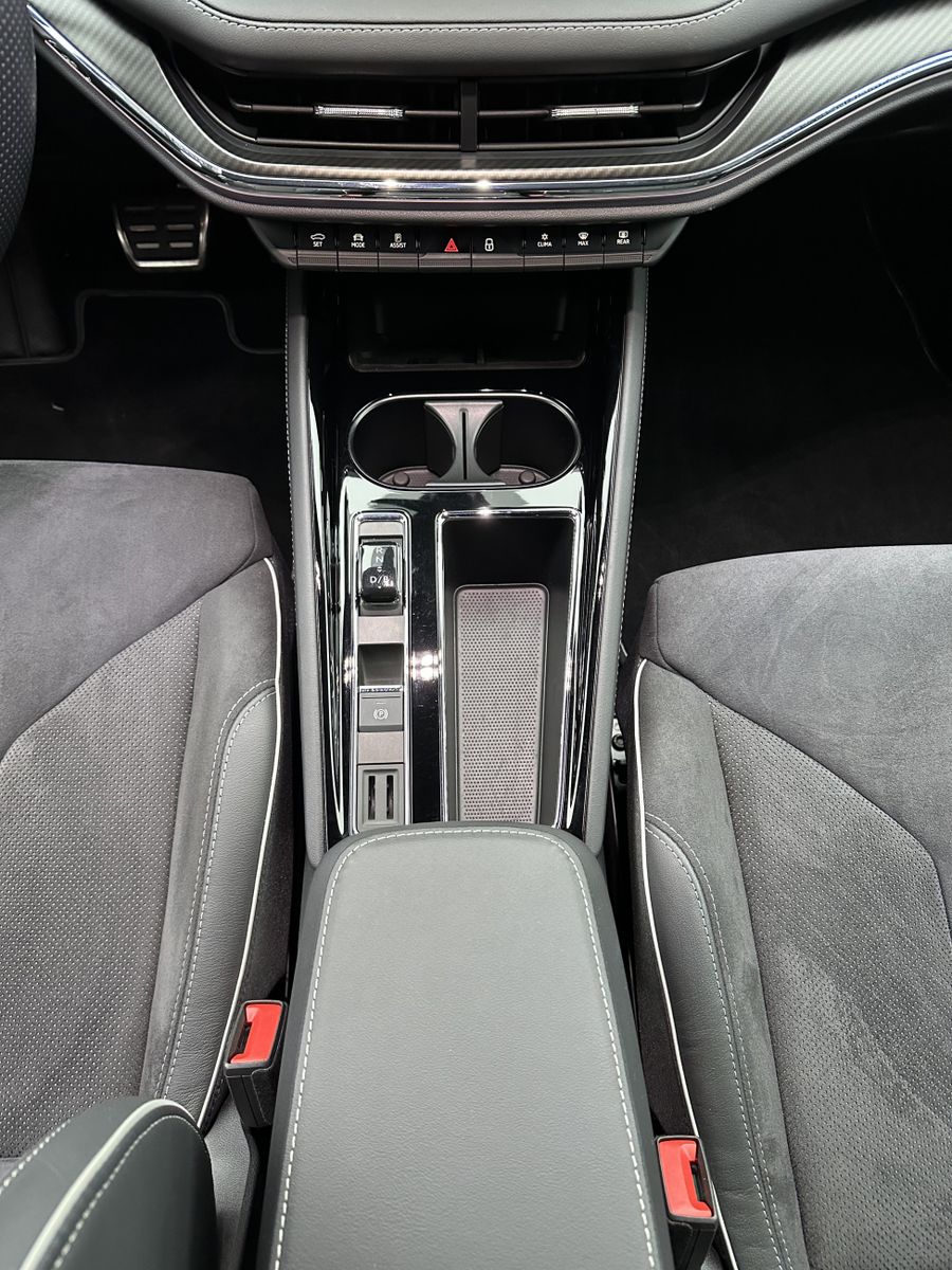 Fahrzeugabbildung SKODA Enyaq 60 iV Sportline NAV+LED+VCOCK+20ZO+1HD+PP