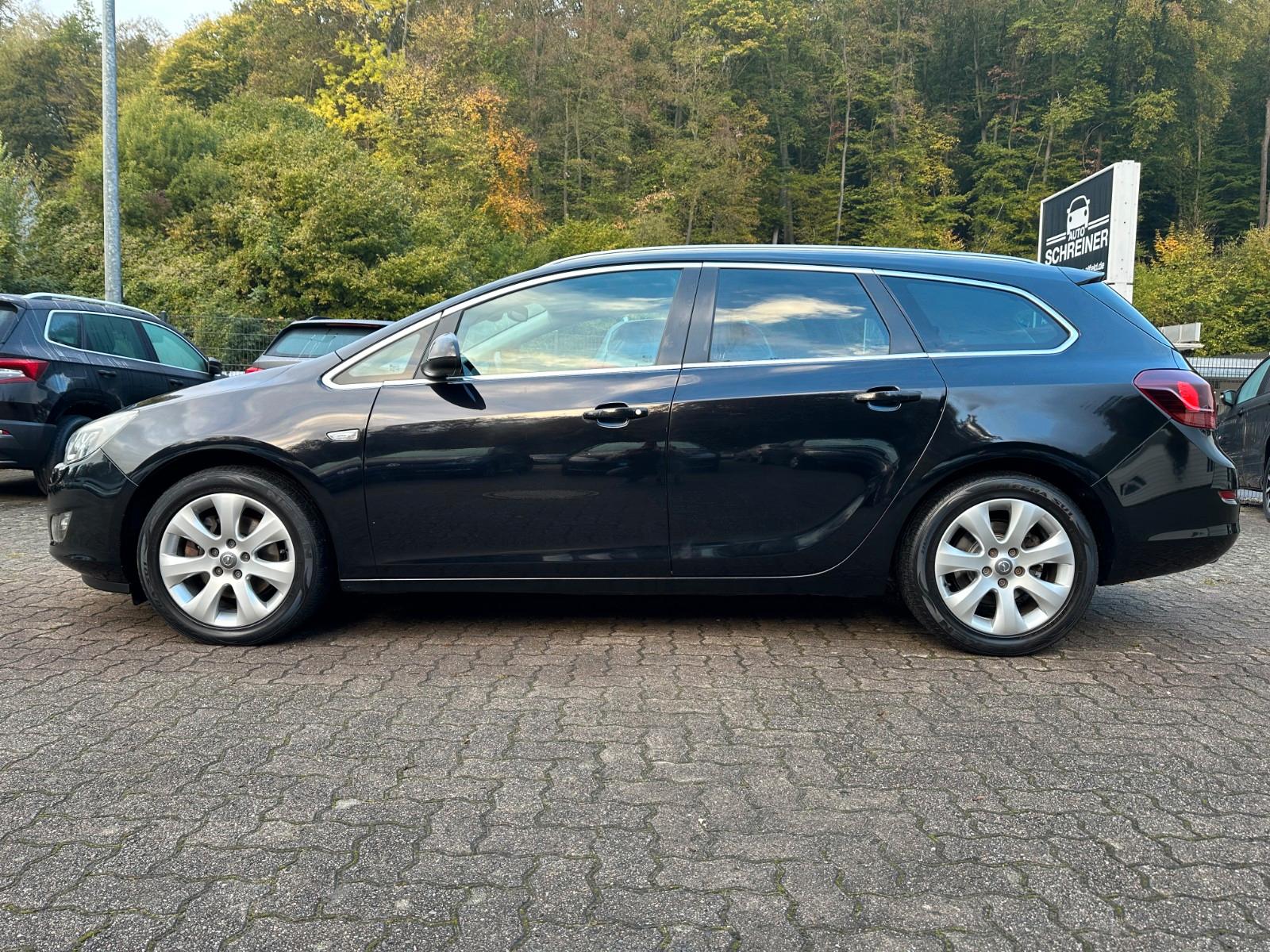 Opel Astra 2011 — photo 8