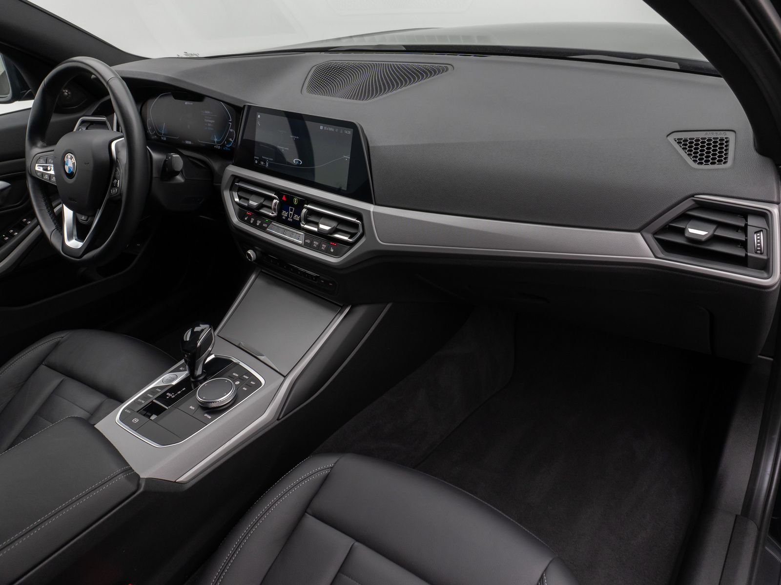 Fahrzeugabbildung BMW 330e Laser 360°HUD DAB H/K Lenkrhzg ACC Komfort