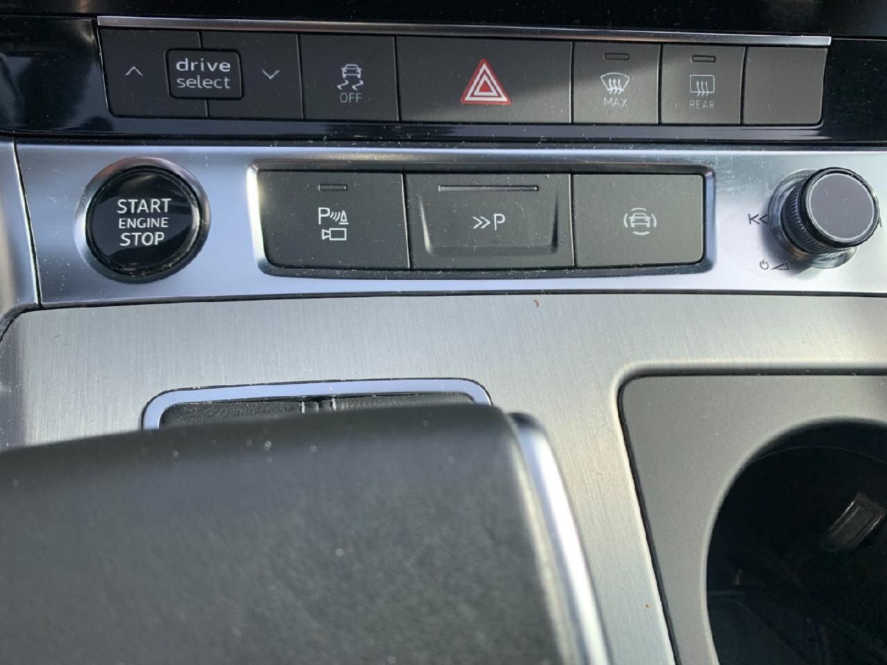 Fahrzeugabbildung Audi A6 Avant 55 TFSI e quattro sport +Business-Paket