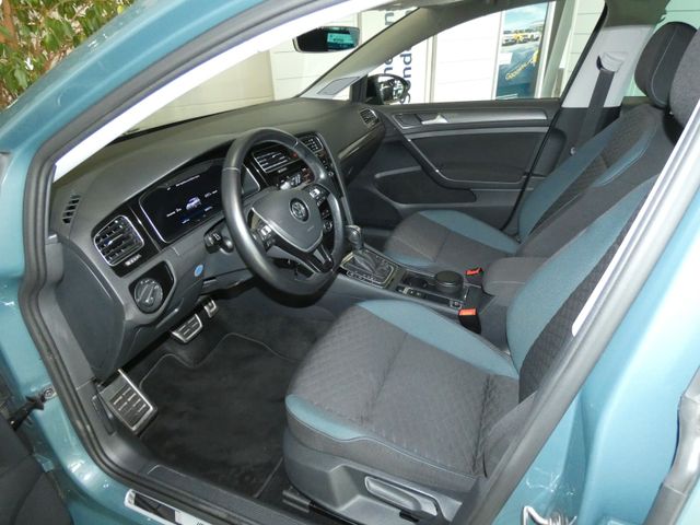 Golf VII 2.0 TDI IQ.DRIVE R-LINE DSG ACC STHZ