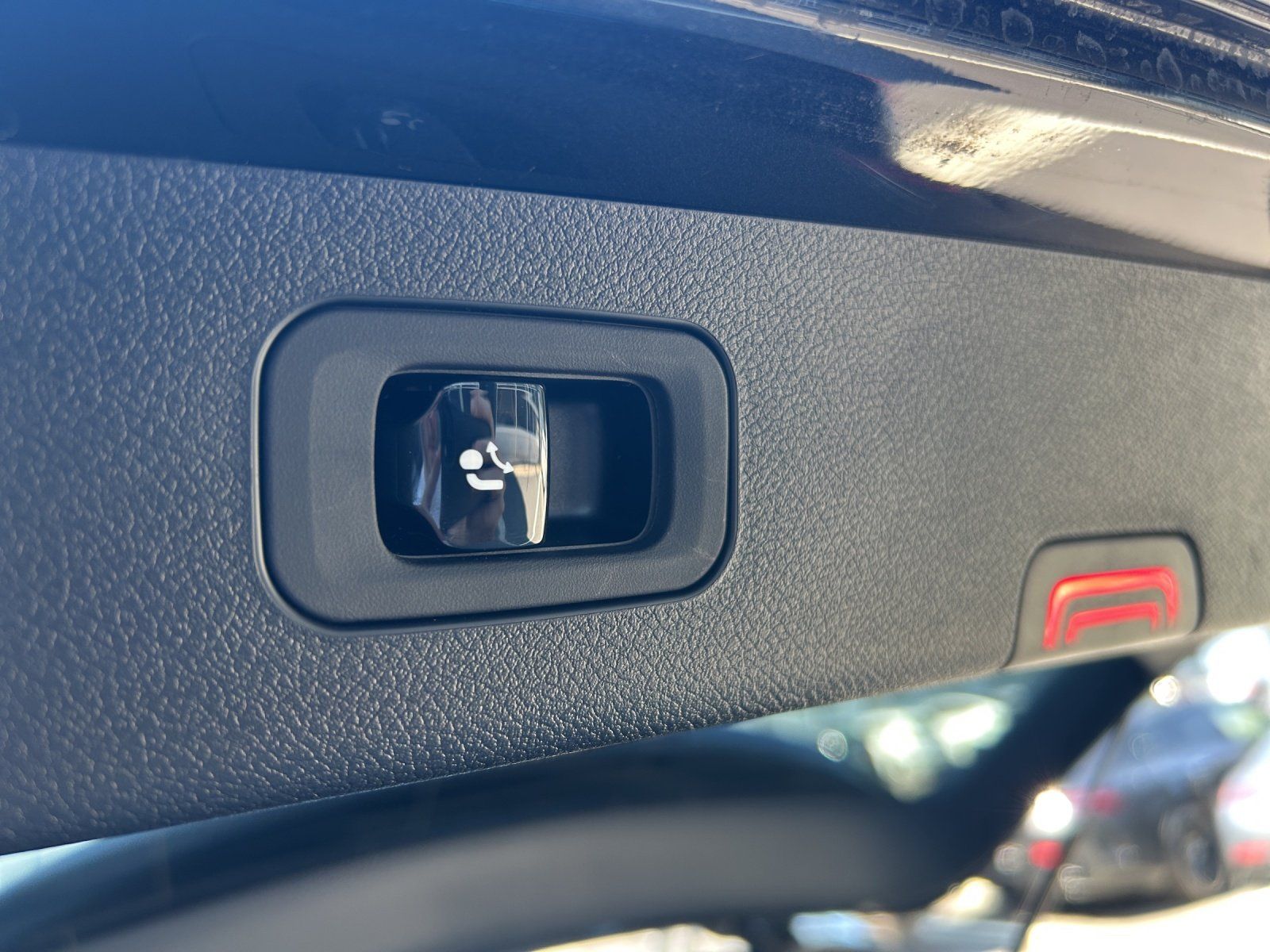 Fahrzeugabbildung Mercedes-Benz e T-Modell DISTRO AHK KEYLESS LRH LED AVANTG