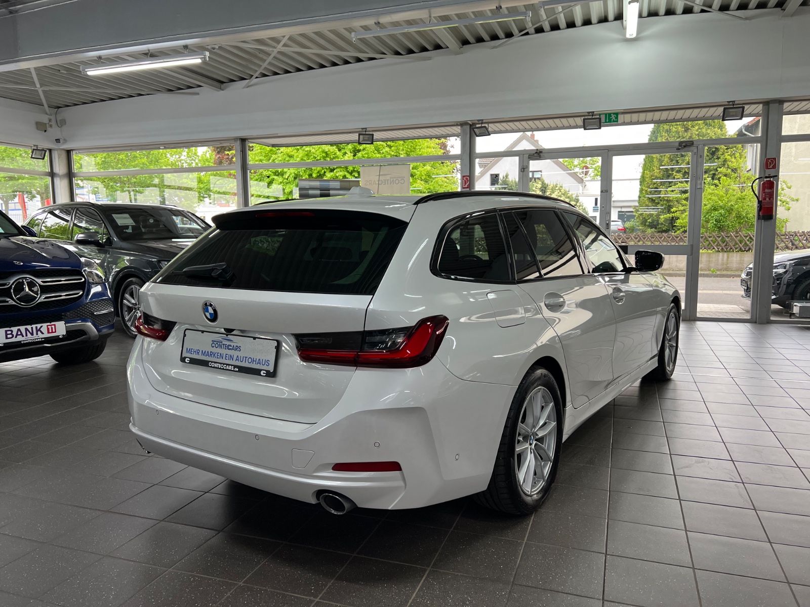 BMW 318d Touring HuD+DA+ACC+Panorama+Park+HaKa foto 13
